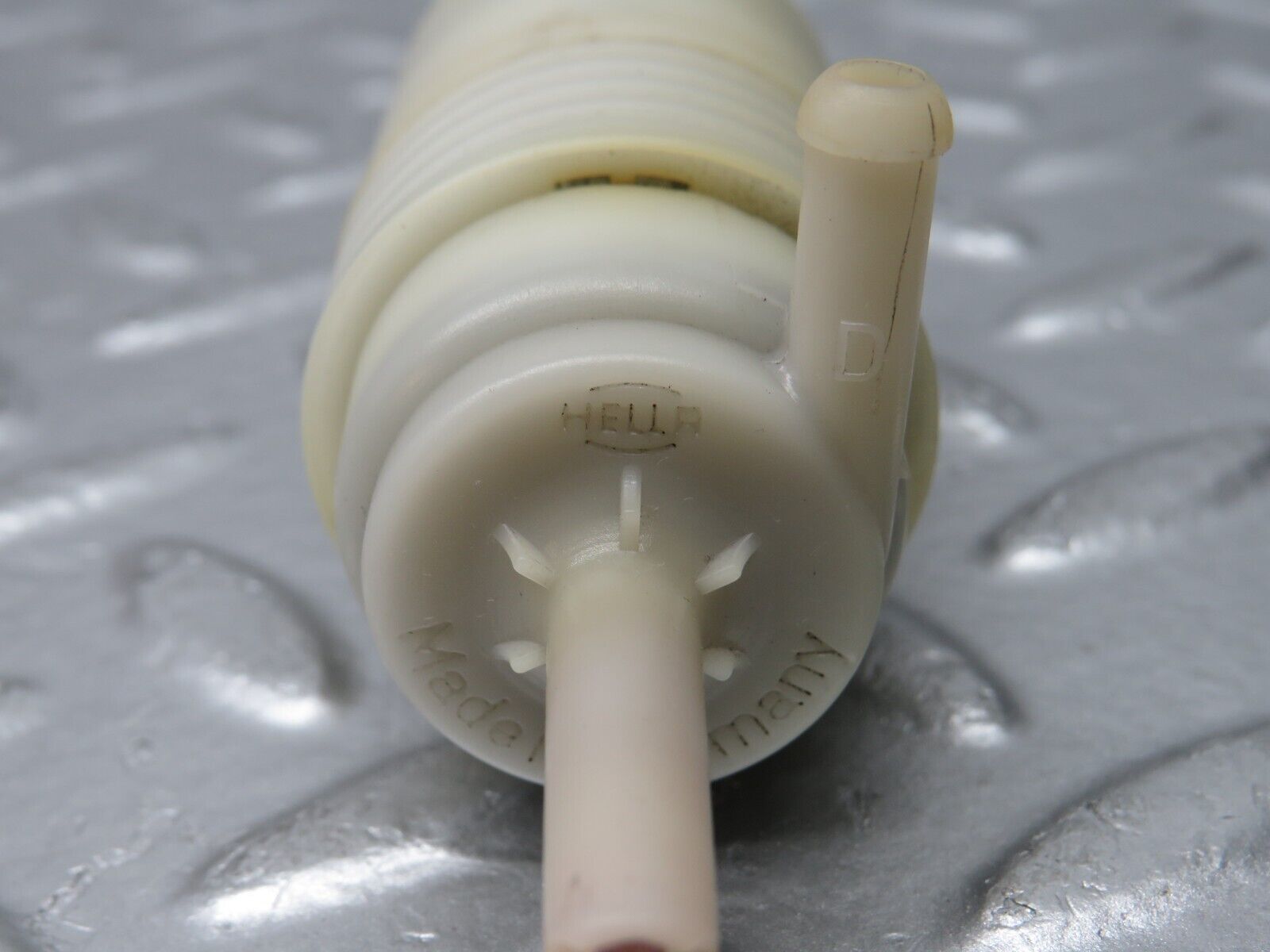 31619 Mercedes-Benz W201 190LE 1.8L Windscreen Washer Pump Hella 1248690421