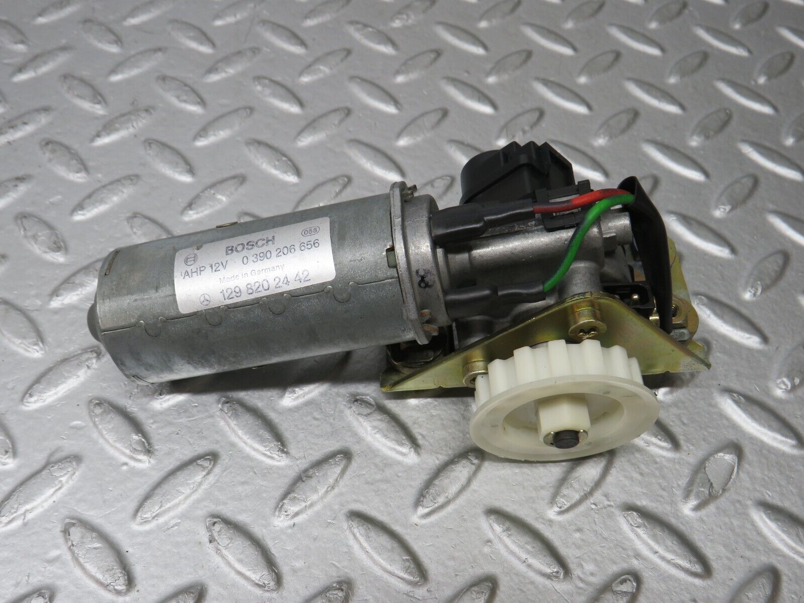 36821 Mercedes-Benz R129 300SL-24 Front Right Seat Adjustment Motor Bosch 1298202442 0390206656
