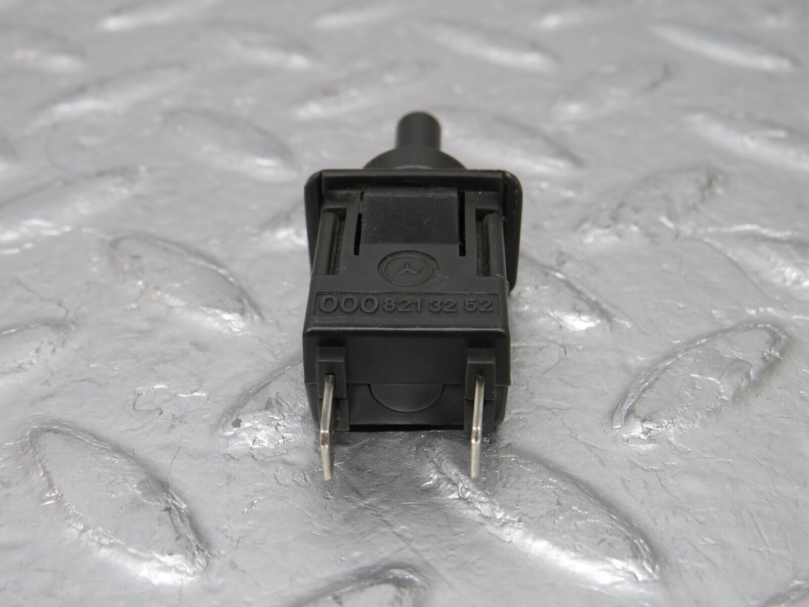 34644 Mercedes-Benz C126 380SEC Coupe Glove Box Light Switch 0008213252