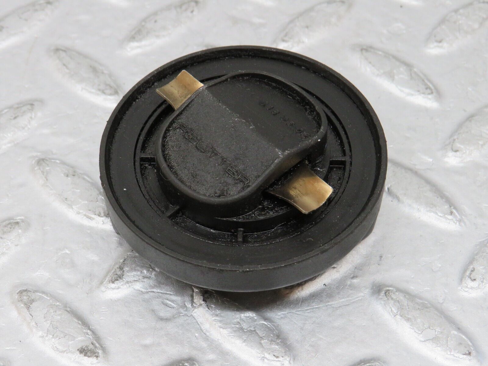 35732 Mercedes-Benz W124 Engine Oil Filler Cap 1110180302