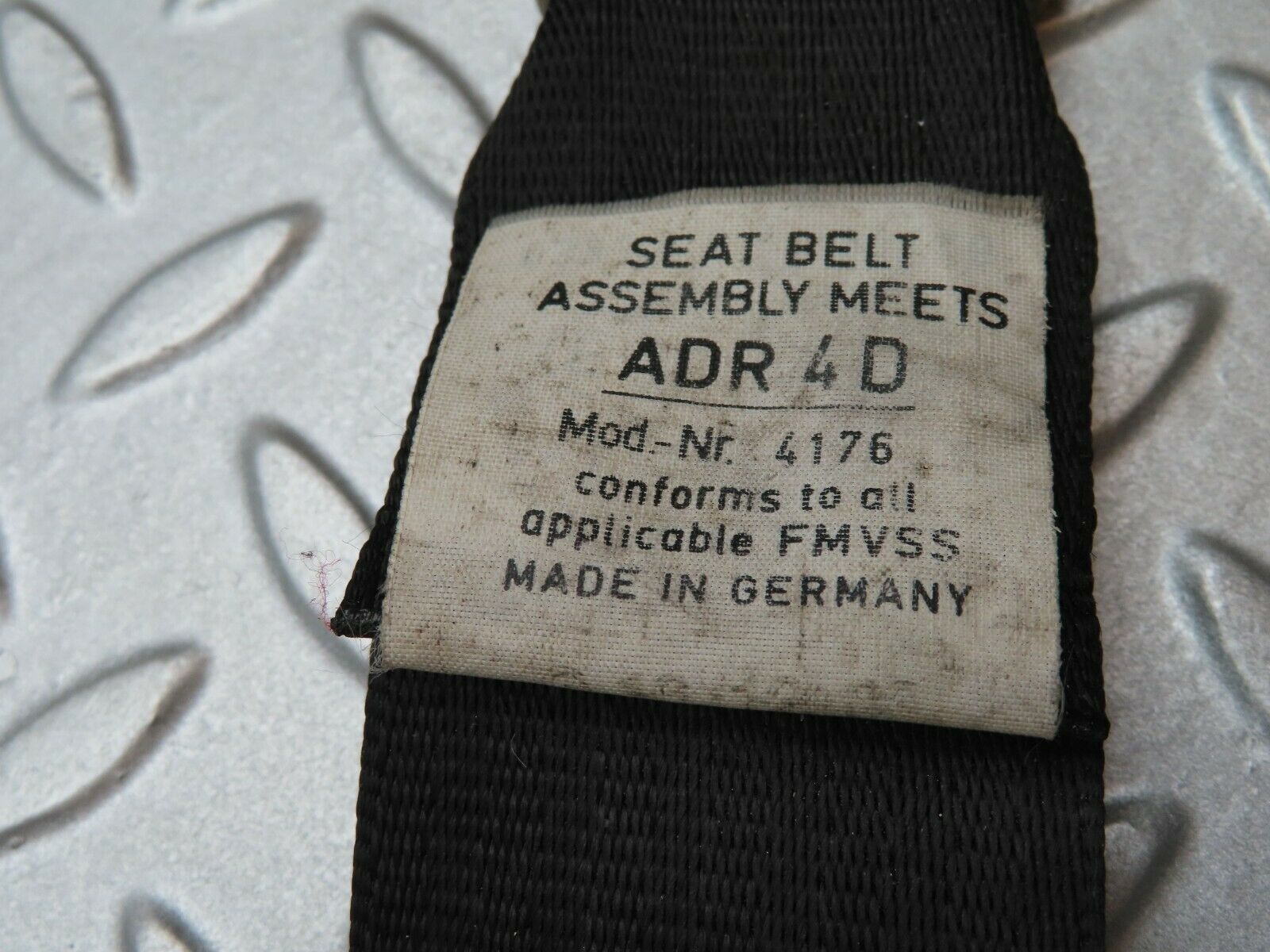 3903 Mercedes-Benz S123 200T Wagon Front Left Seat Belt 1238604186