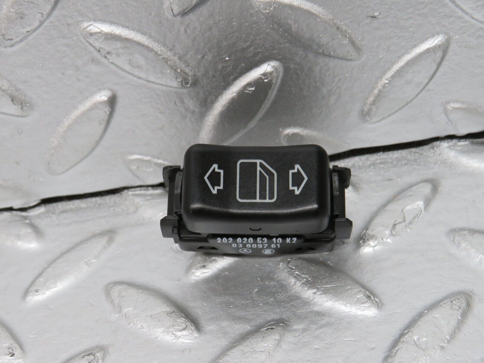 33329 Mercedes-Benz W202 C180 Electric Window Switch Left 2028205310