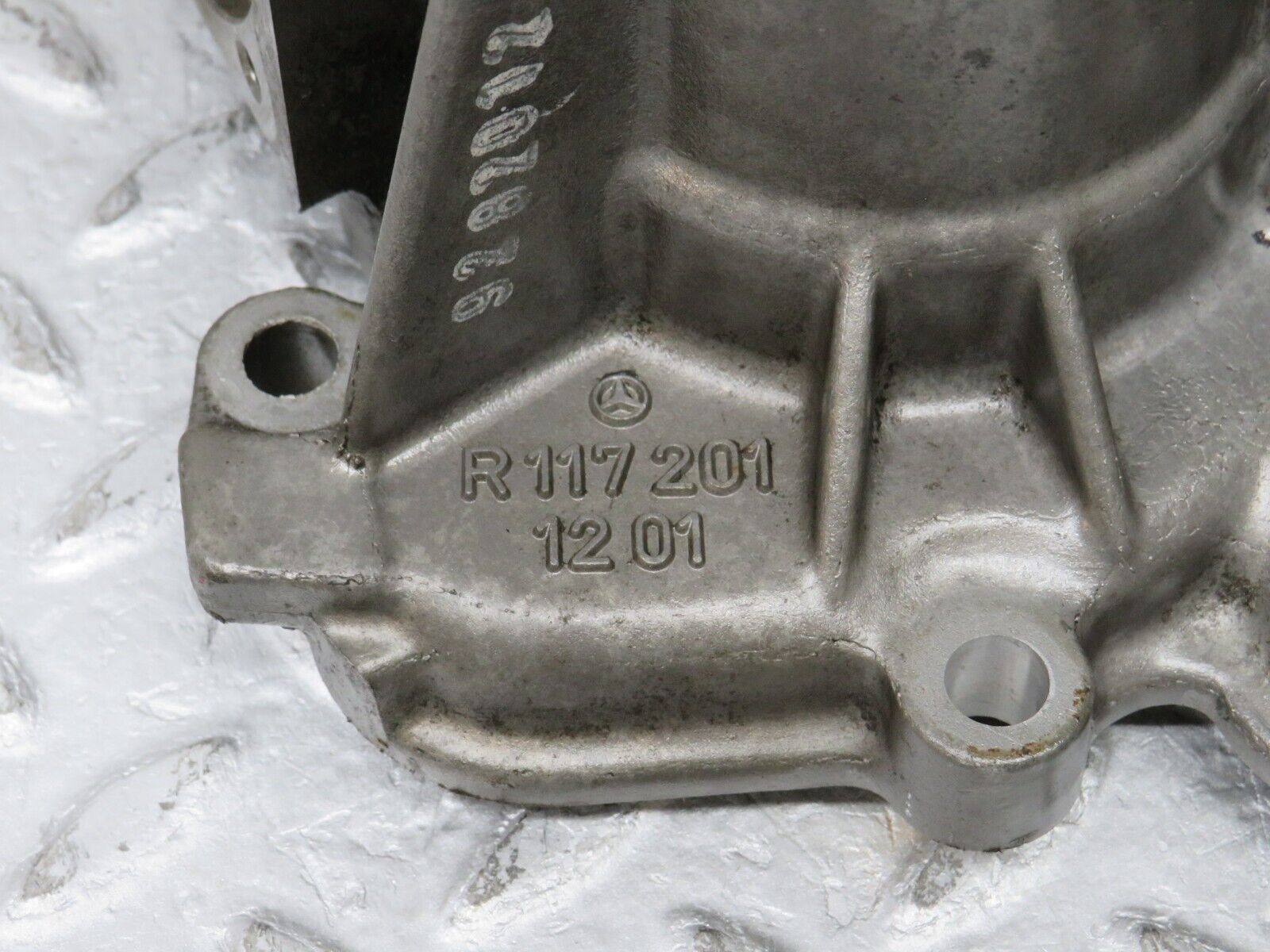 36264 Mercedes-Benz W126 420SE Water Pump 1172011201