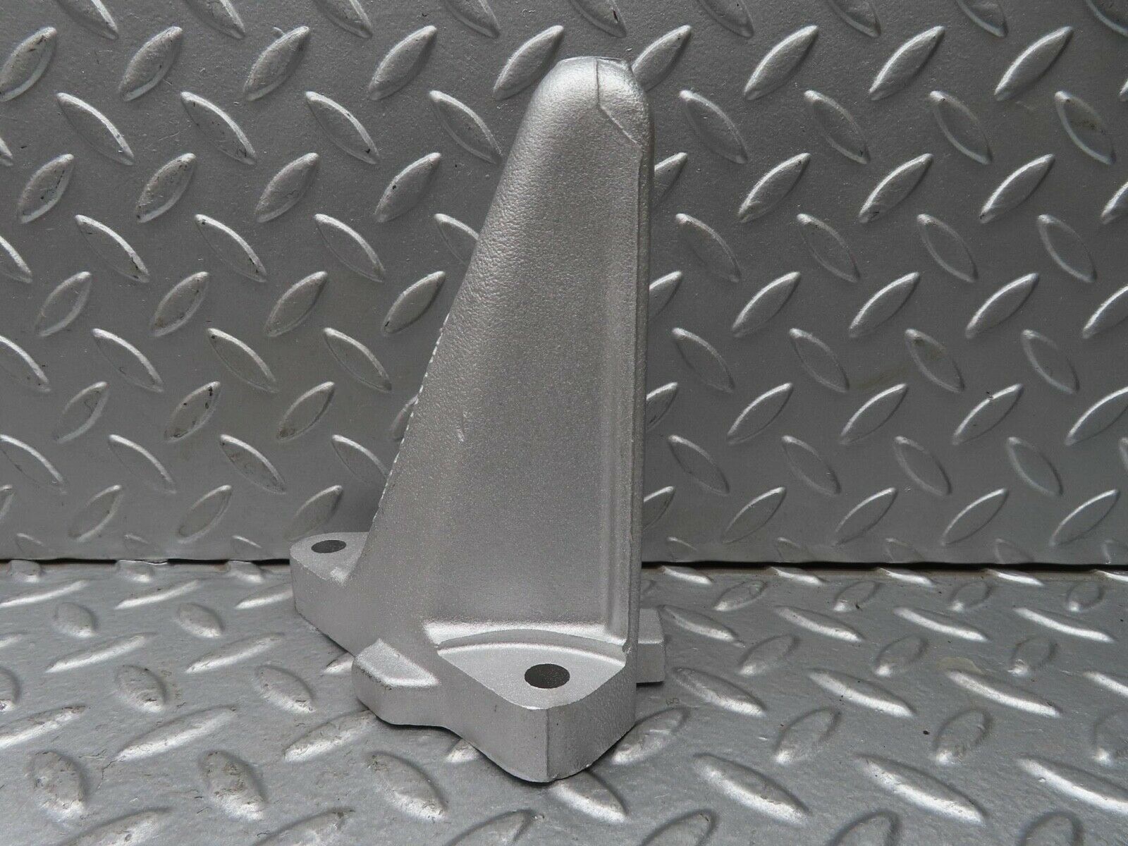 13614 Mercedes-Benz W123 200 Engine Mount Bracket Right Side 1022230304