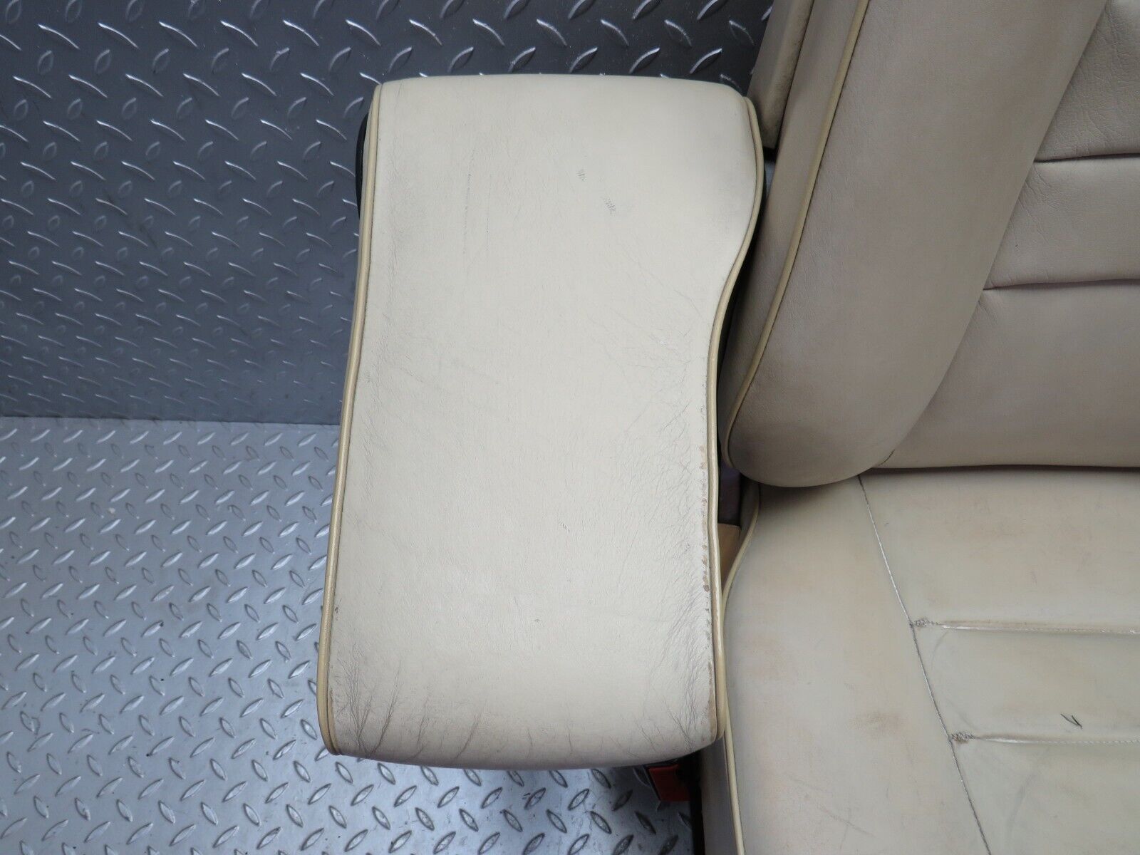 34548 Mercedes-Benz C126 380SEC Front Left Electric Seat Leather Beige