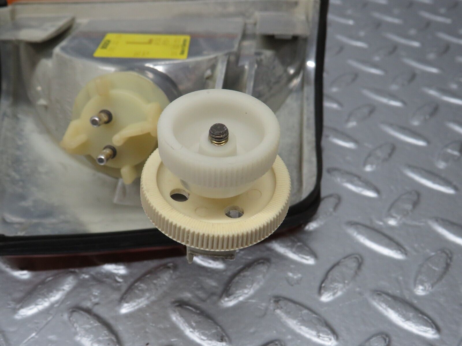 33678 Mercedes-Benz W201 190E 2.0L Indicator Light Front Left Bosch 1305232034