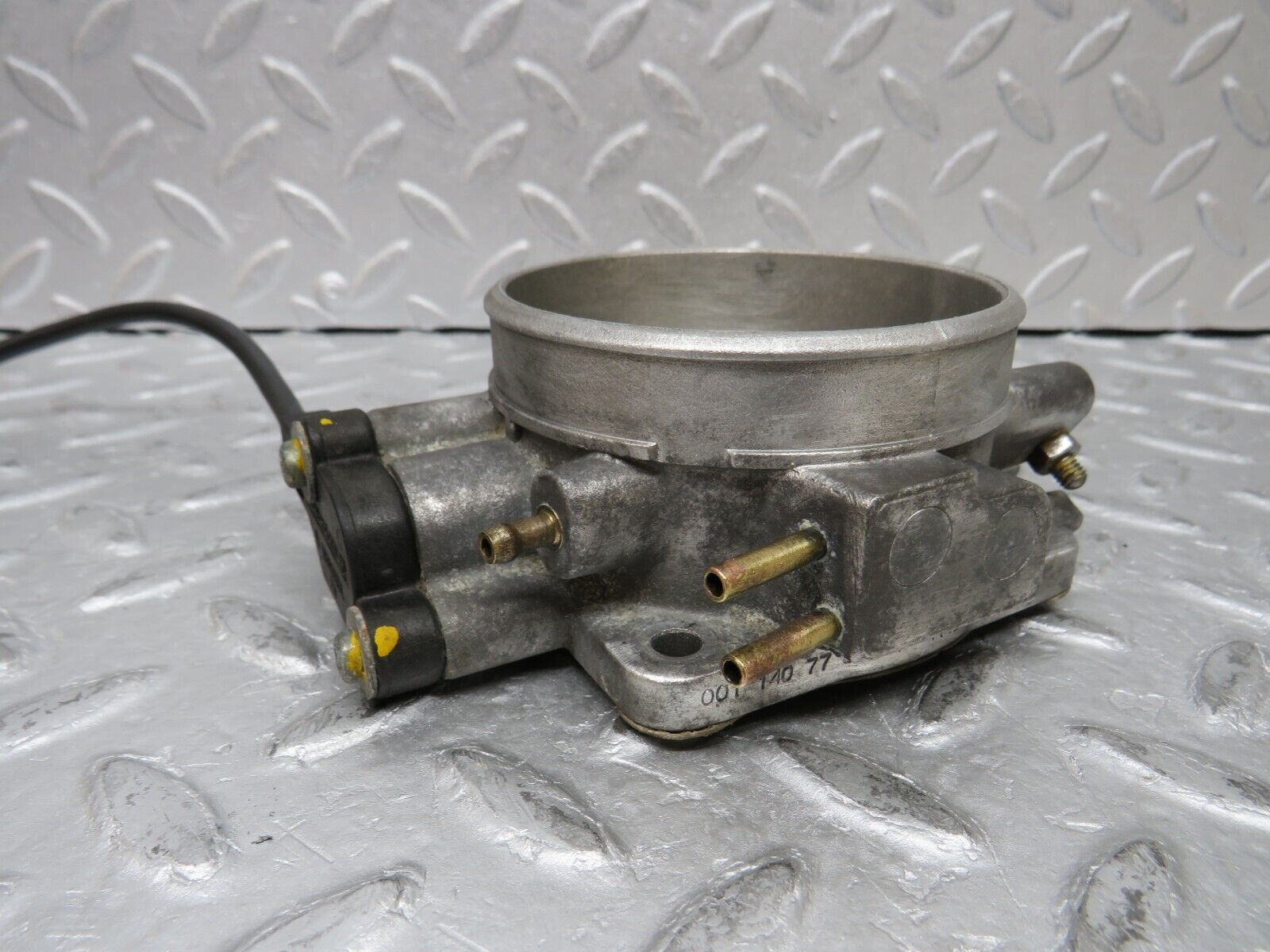 37113 Mercedes-Benz C126 420SEC Coupe Throttle Body Valve 0011407753