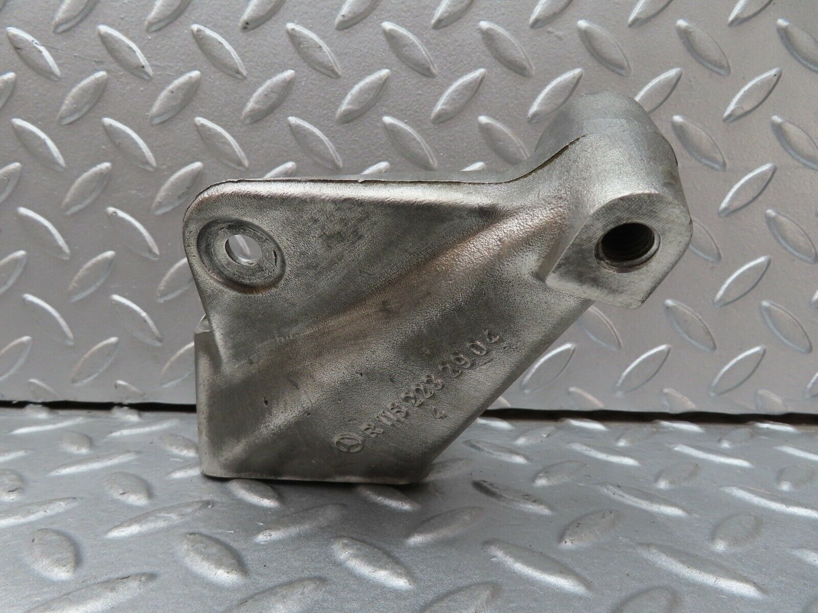 17672 Mercedes-Benz W116 450SEL Engine Mount Bracket Left Side 1162232904