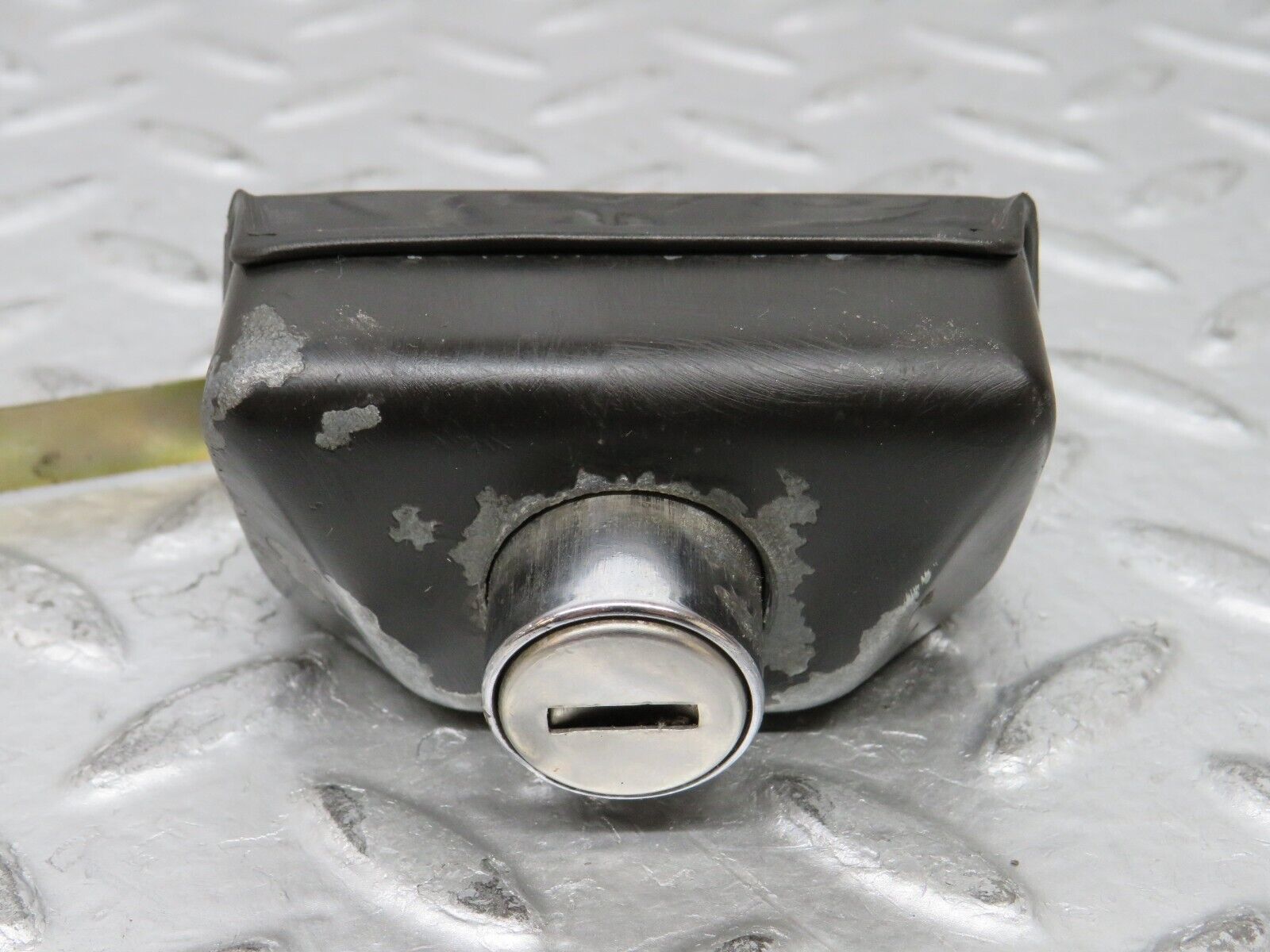 26905 Mercedes-Benz W123 240D Trunk Lock No Key 1237580096