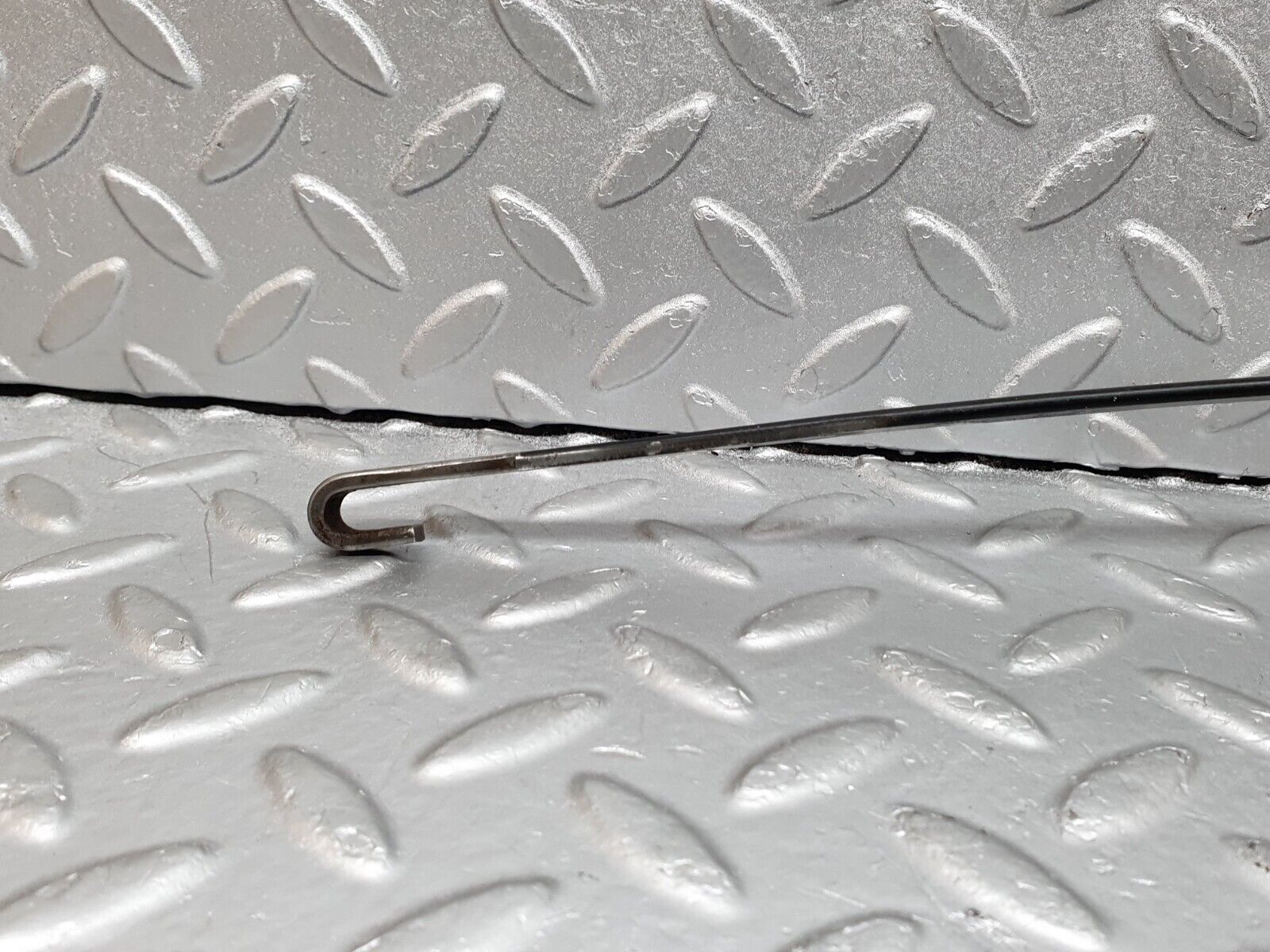 41208 Mercedes-Benz W126 300SE Windscreen Wiper Arm Right Side