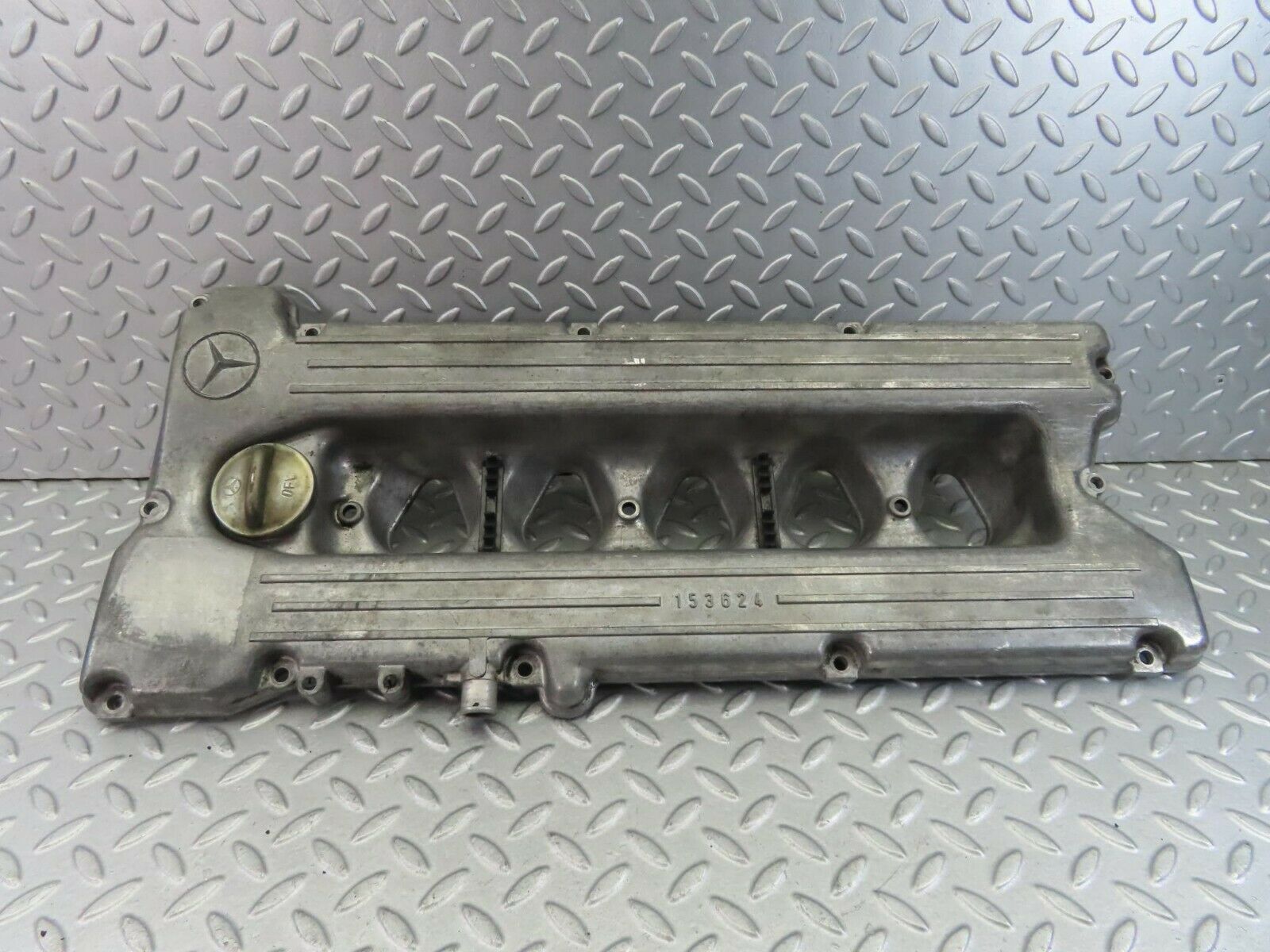 8551 Mercedes-Benz W123 Cylinder Head Valve Cover 1100160605