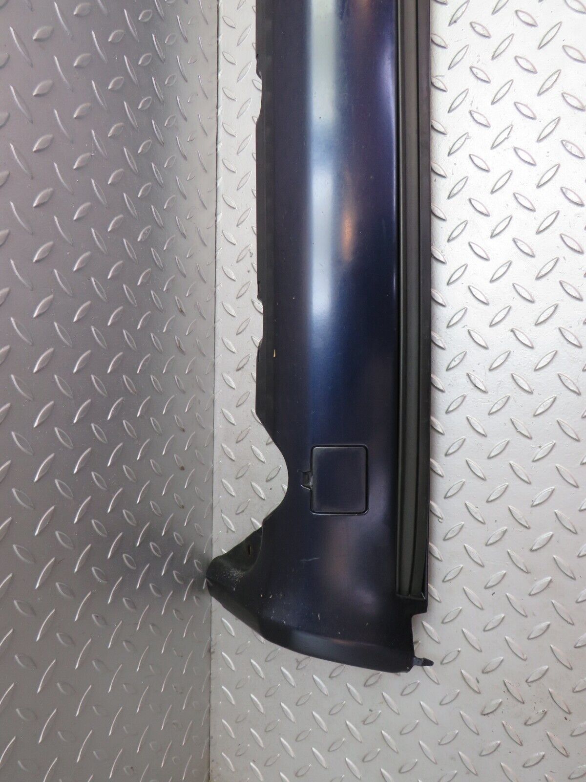 25702 Mercedes-Benz W124 280E Side Skirt Left Side 1246902340