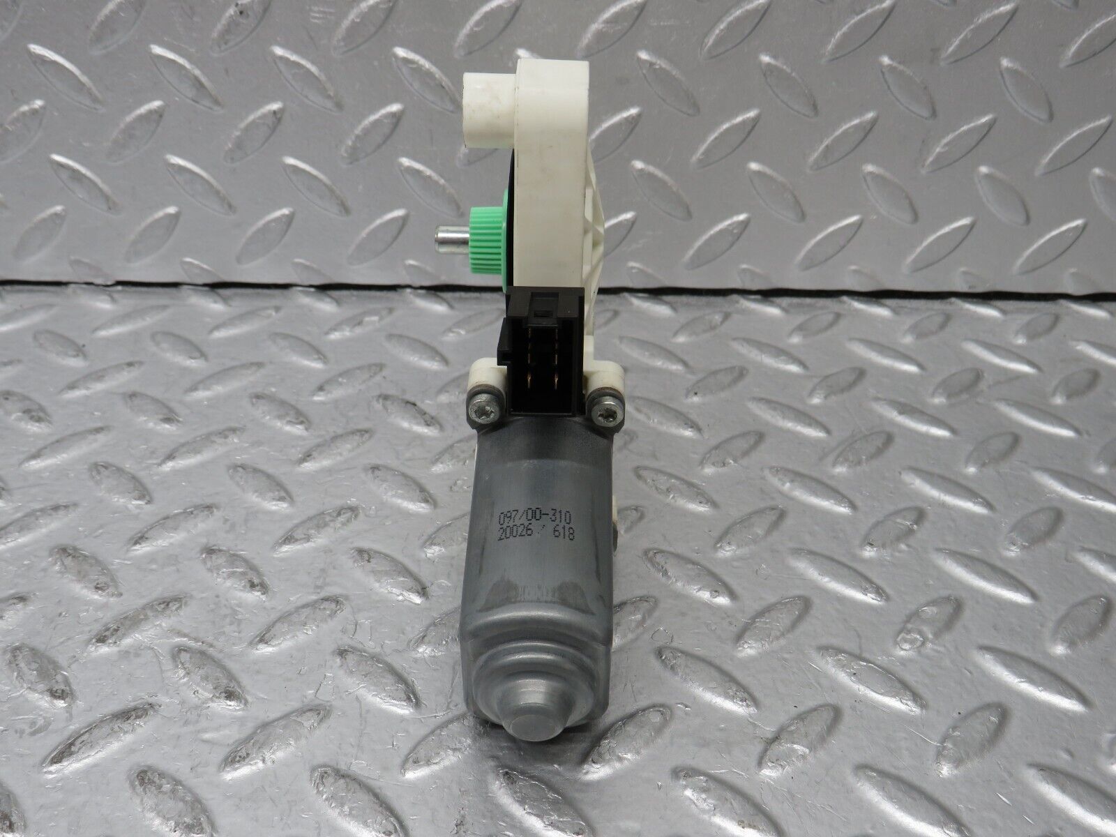 35163 Mercedes-Benz W221 Rear Left Window Regulator Motor 2218202942