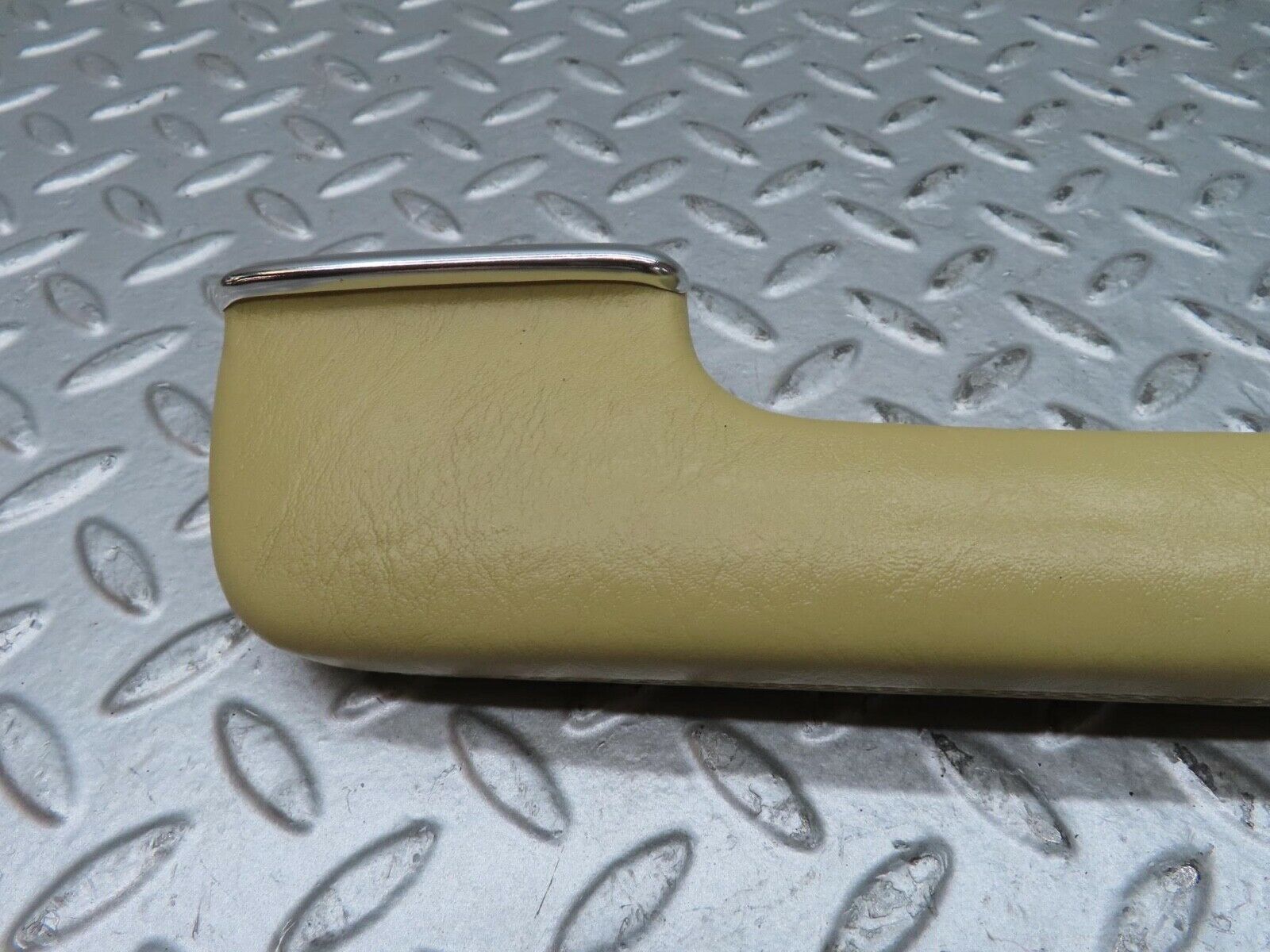 15301 Mercedes-Benz W123 230E Interior Door Handle Right 1239702001