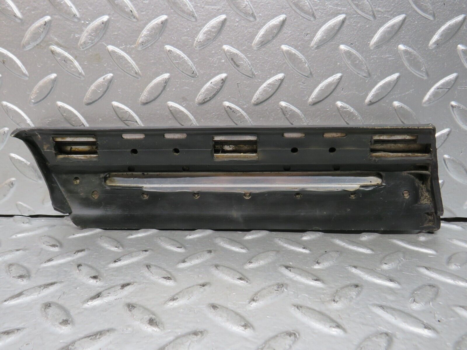 28617 Mercedes-Benz W123 280E Front Right Fender Wing Lower Moulding Trim