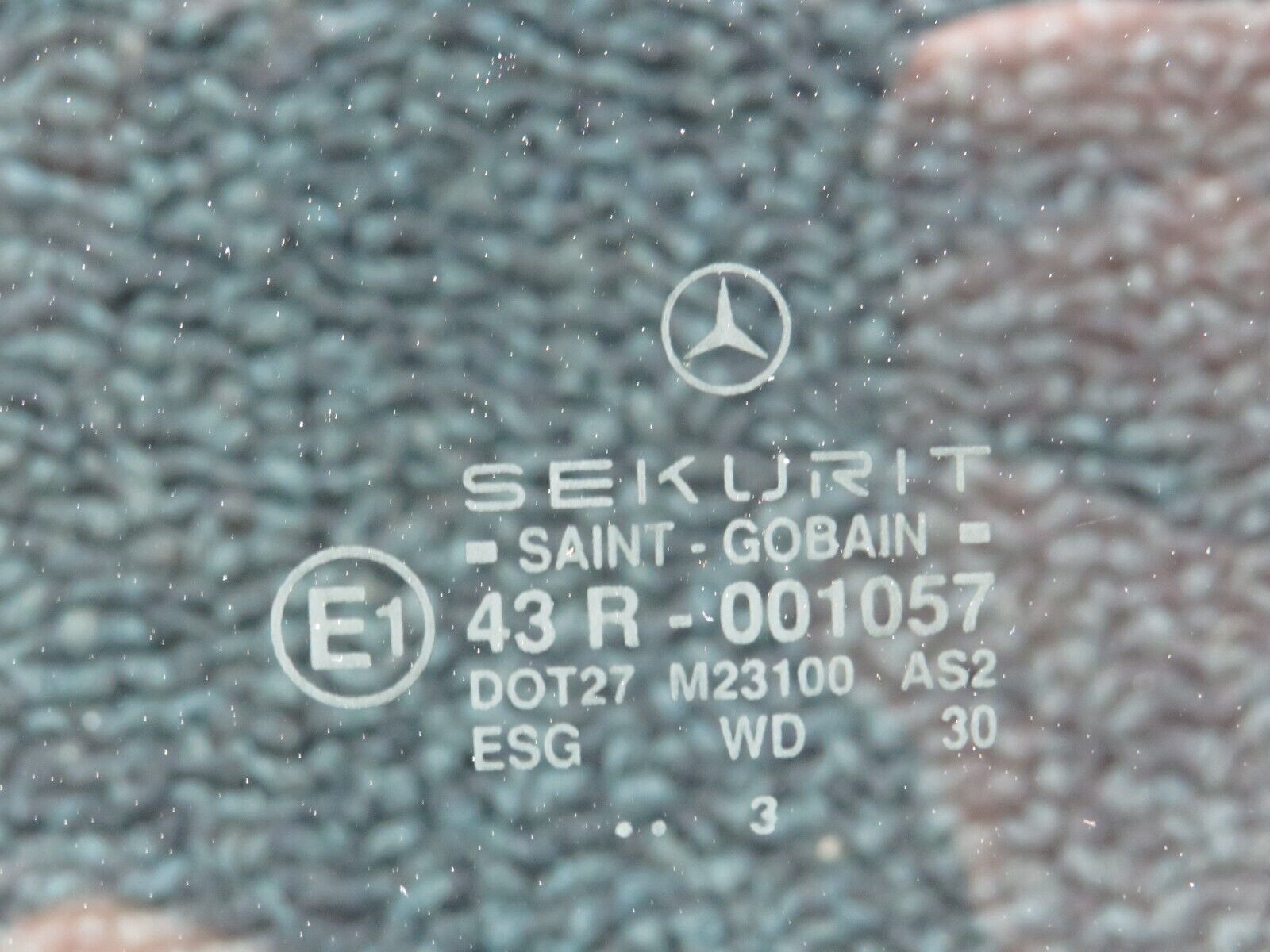 39071 Mercedes-Benz W201 190E 2.6L Rear Left Door Window Glass