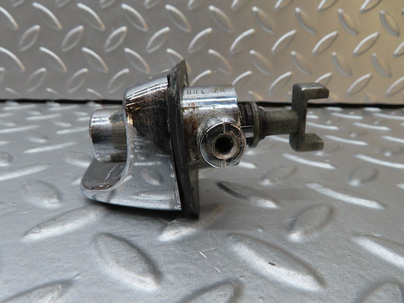 20835 Mercedes-Benz W114 250CE Coupe Door Handle Right No Key 1157660201