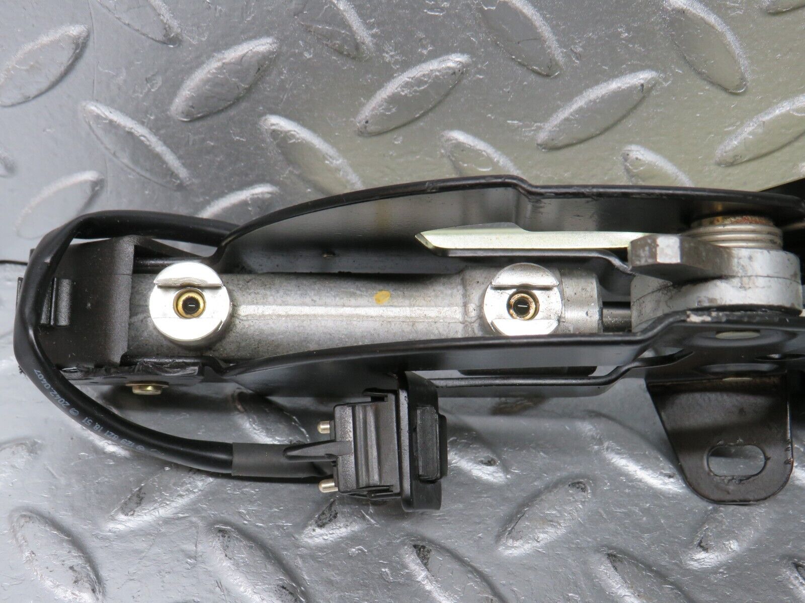 39613 Mercedes-Benz R129 320SL Coupe Rear Right Roof Lock Mechanism 1298001774