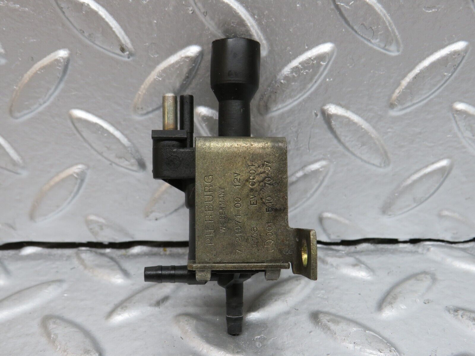 29454 Mercedes-Benz W124 230E Vacuum Control Valve Pierburg 0015407097