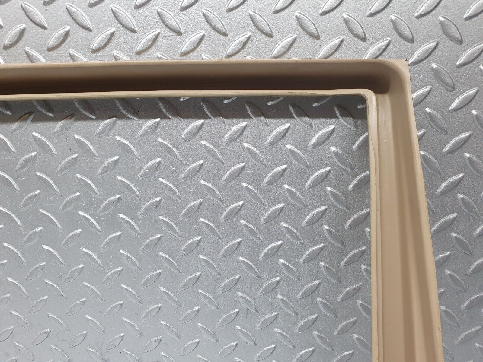 40977 Mercedes-Benz W126 300SE Rear Right Door Window Frame Cover 1267350671