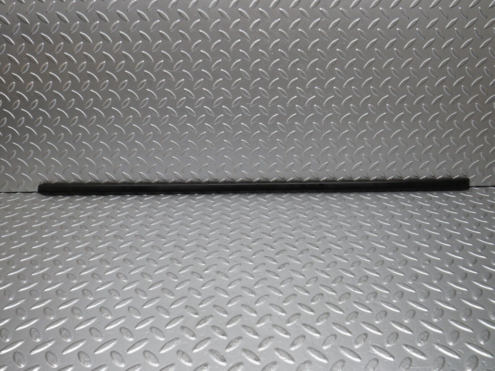 30788 Mercedes-Benz W201 190E 2.0L Front Right Door Centre Moulding Trim