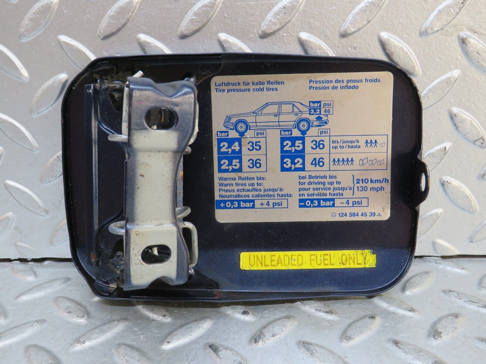 29099 Mercedes-Benz C124 320CE Coupe Fuel Tank Flap Cap 1245844539