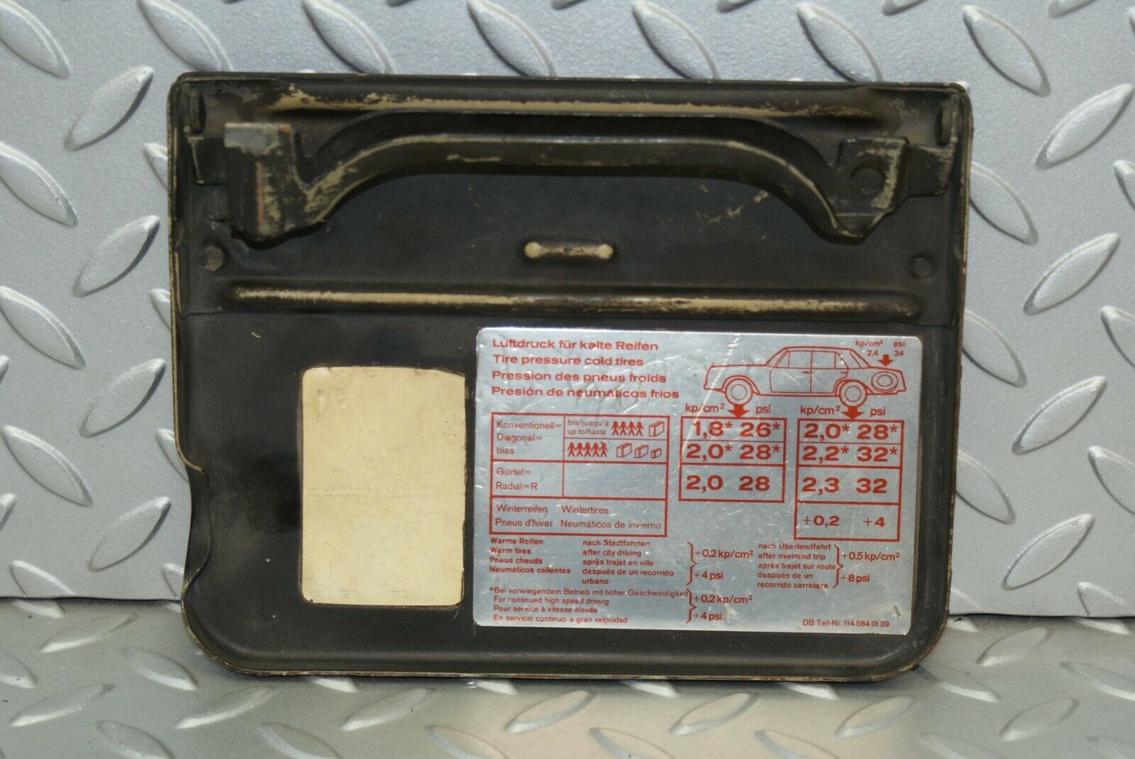 3127 Mercedes-Benz W115 220D Fuel Tank Flap Cap 1145840139