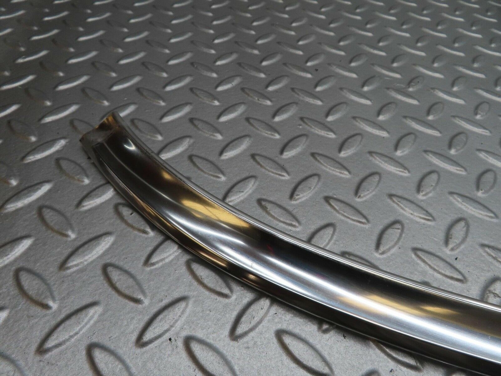 14304 Mercedes-Benz W116 350SE Rear Windscreen Chrome Frame