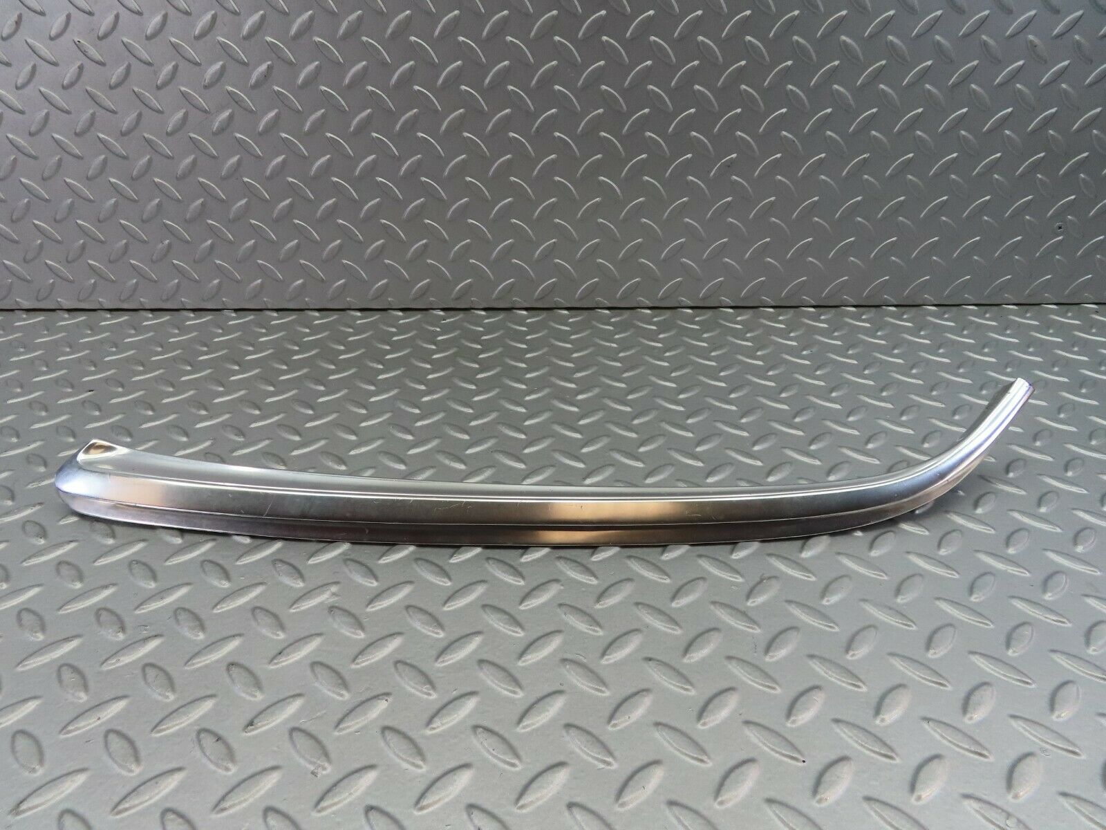7439 Mercedes-Benz W116 450SE Roof Chrome Moulding Left Side