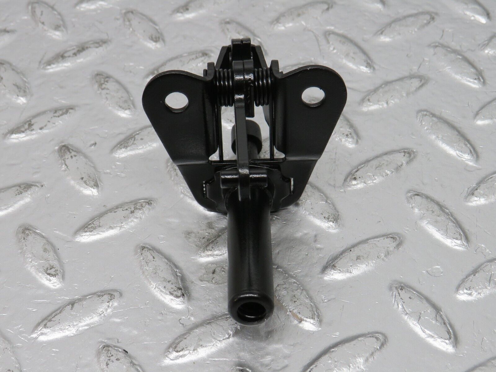 33789 Mercedes-Benz W201 190E 2.0L Bonnet Lock Catch 2018800260