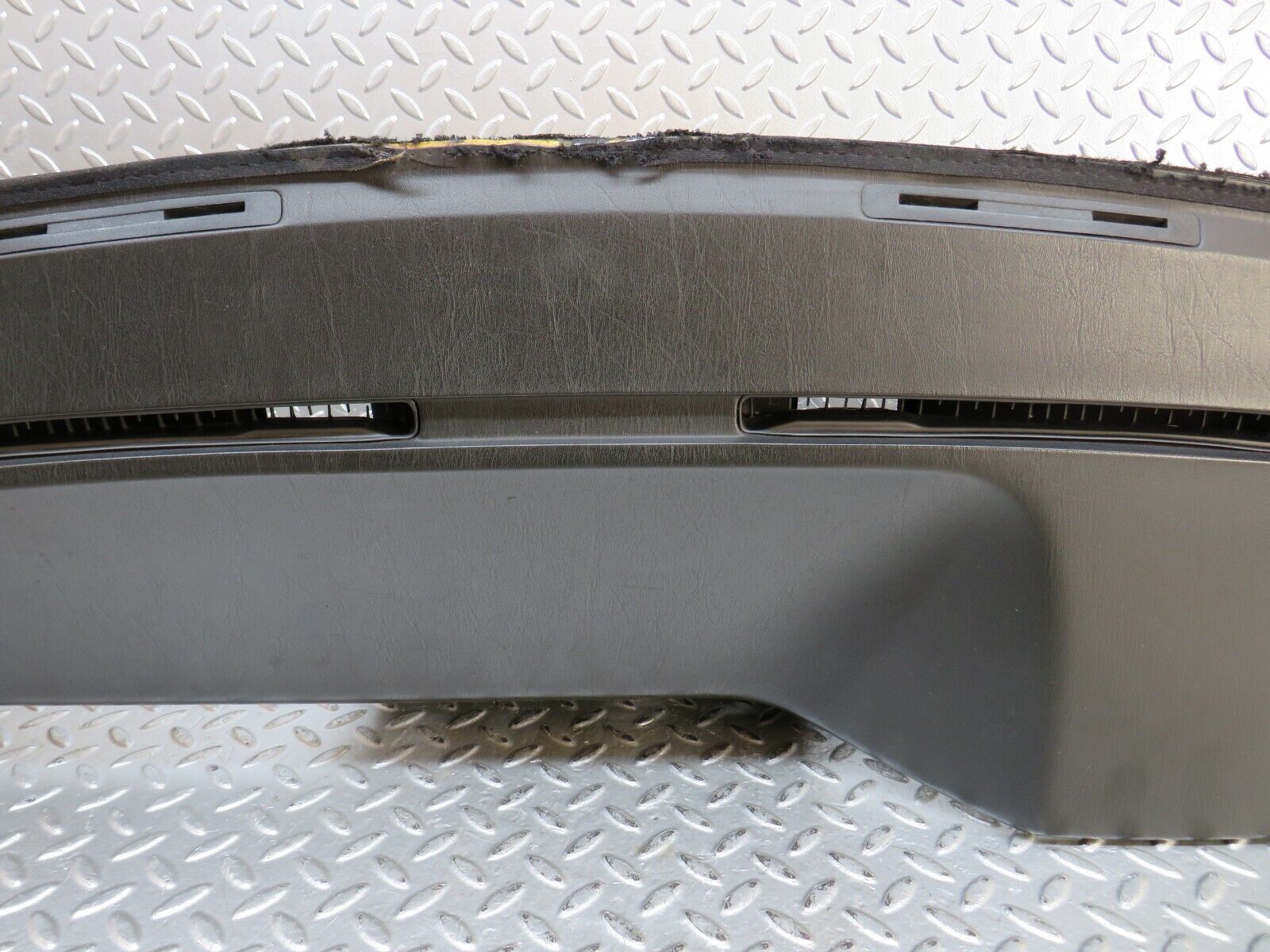 27709 Mercedes-Benz S124 300TE Wagon Dashboard Black