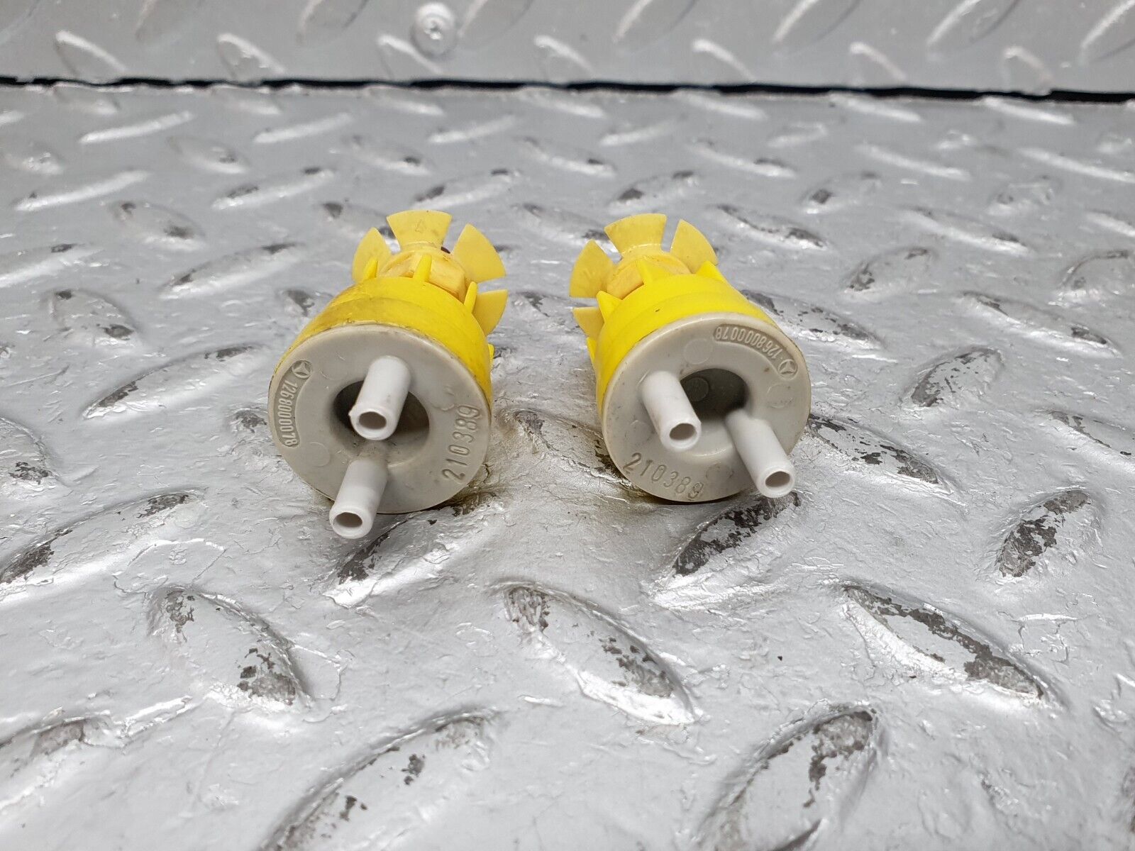 41179 Mercedes-Benz W126 300SE Vacuum Check Valve Pair 1268000078