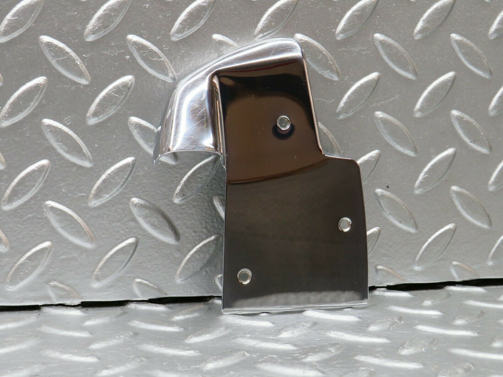 22354 Mercedes-Benz C124 E220 Coupe B Pillar Chrome Cover Plate Left Side