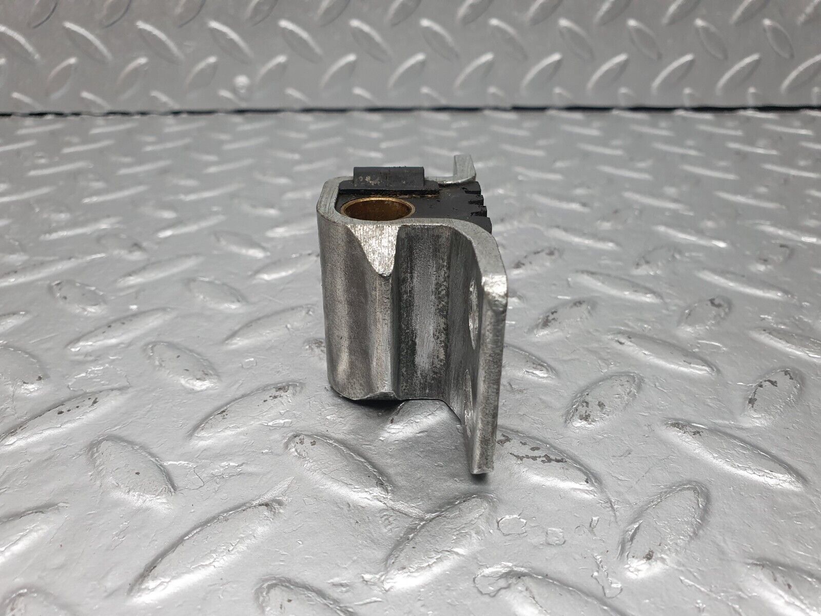 40916 Mercedes-Benz W126 300SE Door Lock Latch Right Side