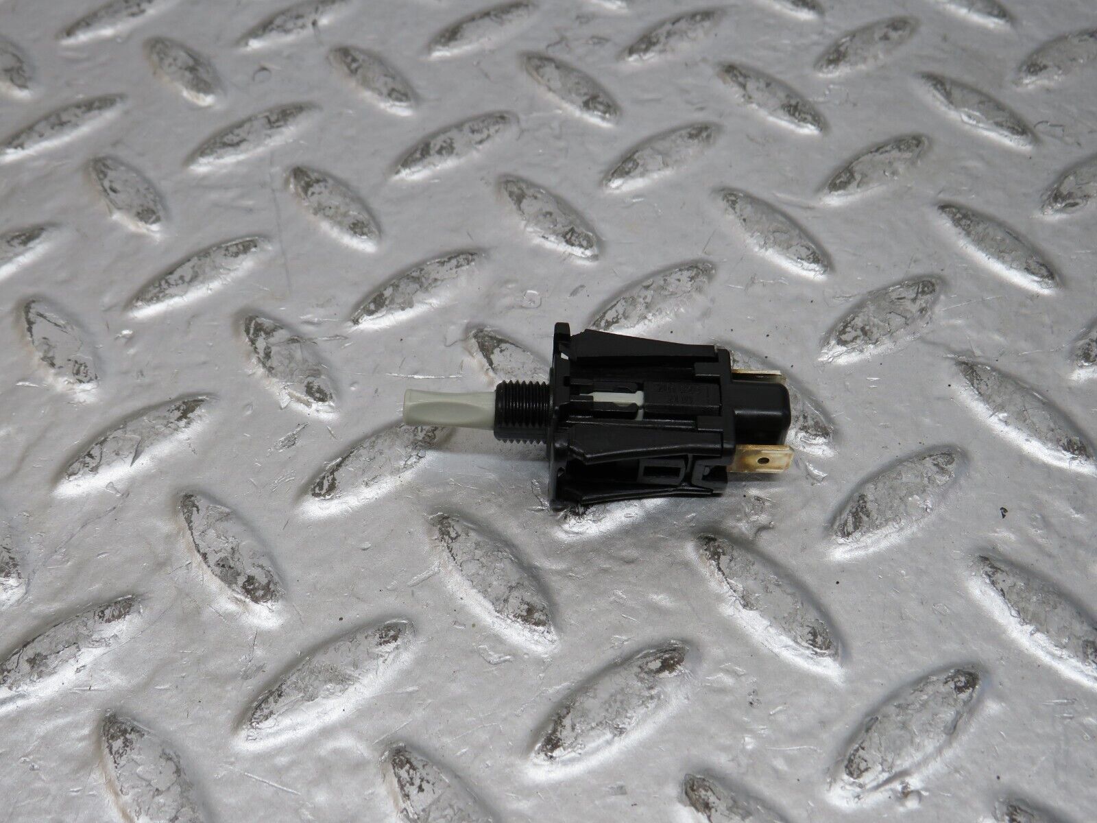 26500 Mercedes-Benz C124 220CE Coupe Door Contact Switch 2018202110