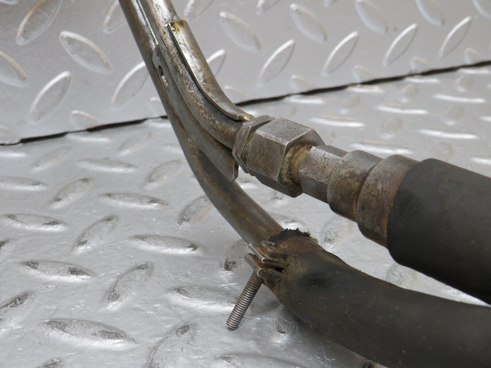 28434 Mercedes-Benz S123 240D Wagon Power Steering Pump Oil Pipe Hose