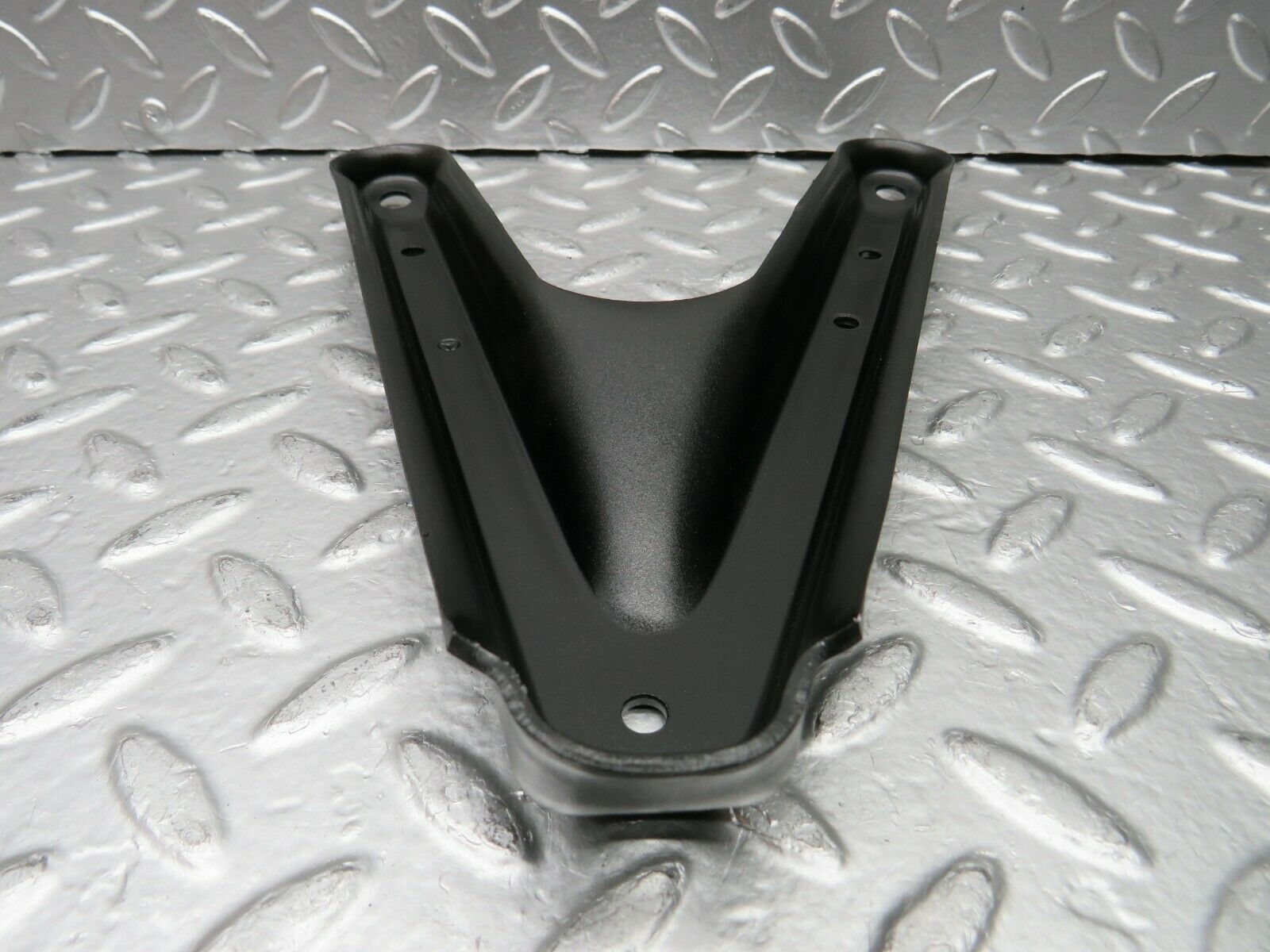 22575 Mercedes-Benz C124 E220 Coupe Air Intake Manifold Bracket