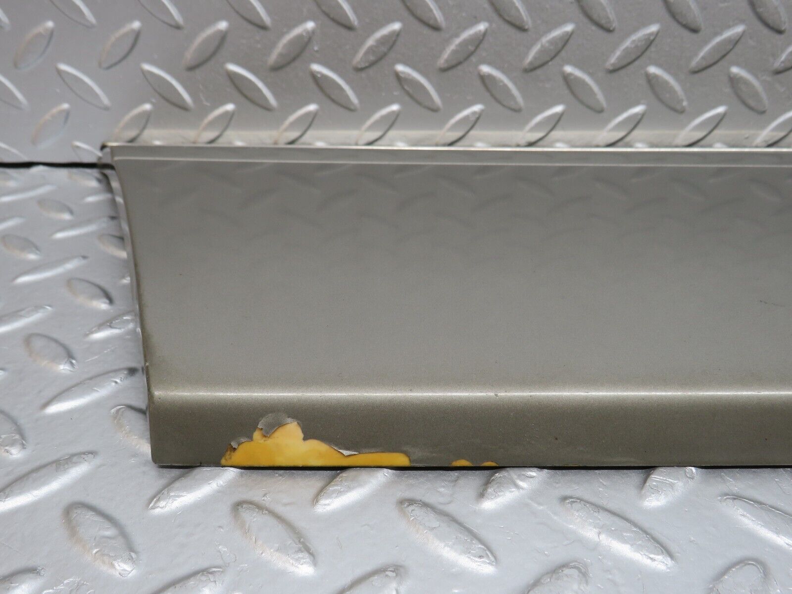 35965 Mercedes-Benz W126 420SE Rear Right Door Moulding Trim 1266904040