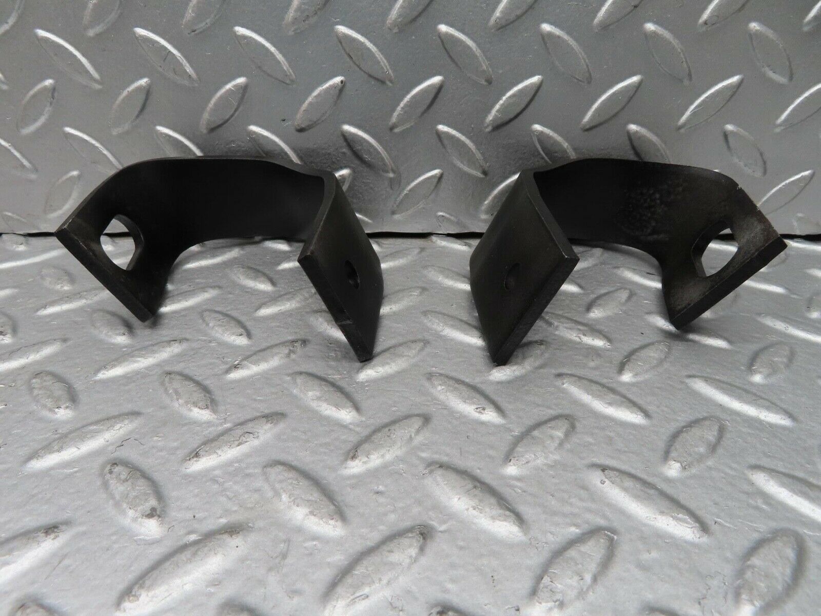 15350 Mercedes-Benz W123 230E Front Bumper Bracket