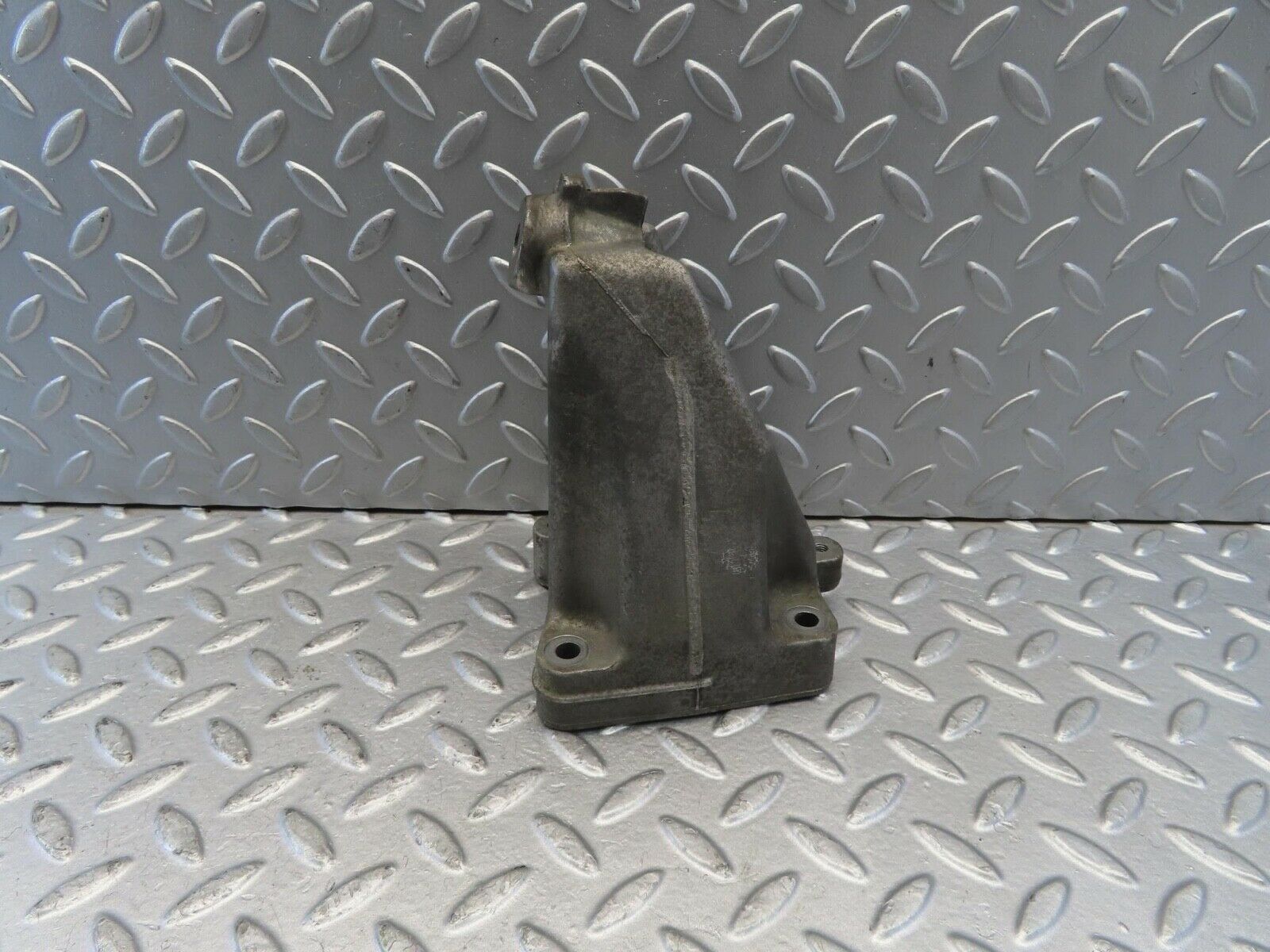 11278 Mercedes-Benz W221 S320 Engine Mount Bracket Right Side 6422230504