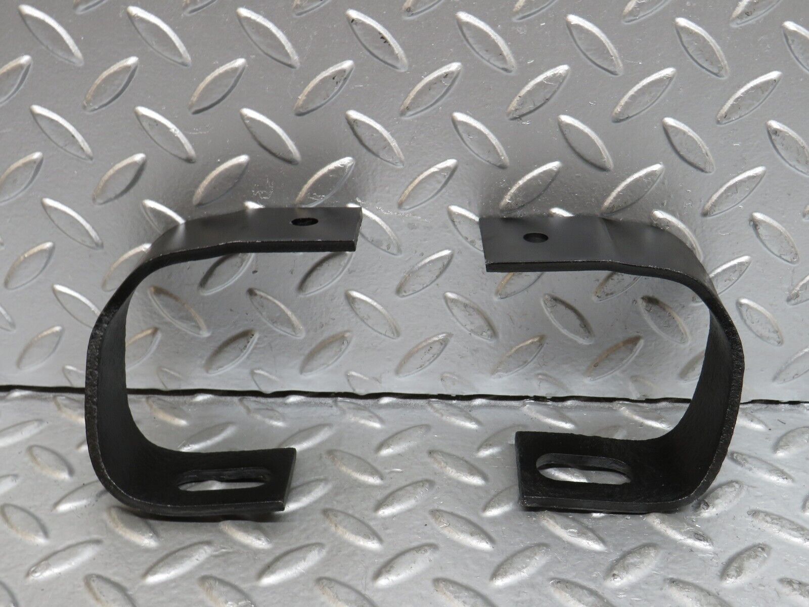 29672 Mercedes-Benz W123 230E Front Bumper Bracket