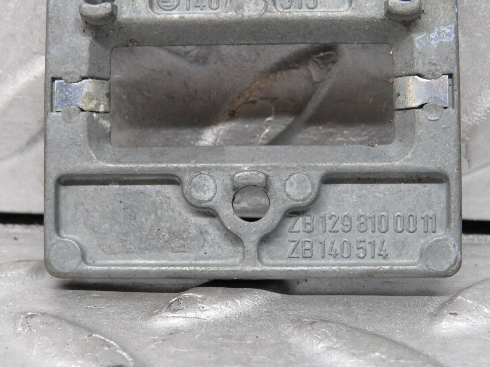 37843 Mercedes-Benz A124 320E Cabriolet Rear View Mirror Bracket 1298110111