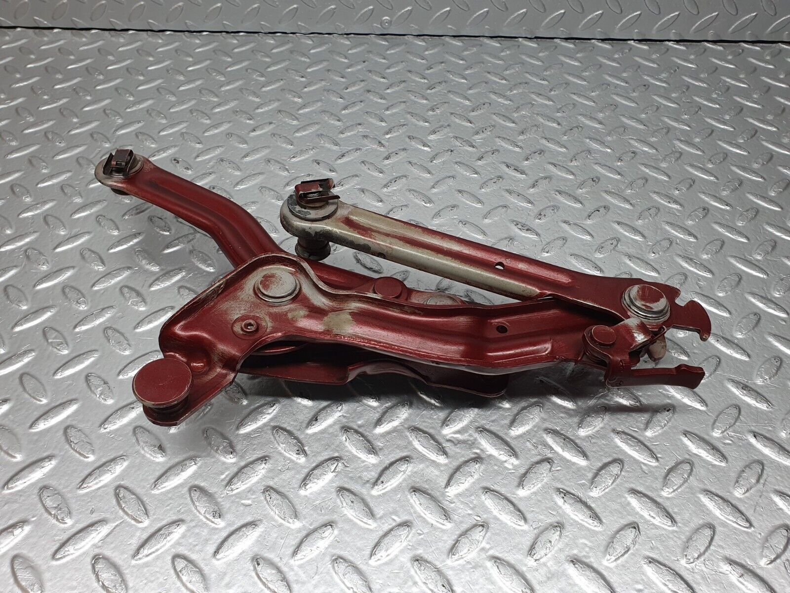 41006 Mercedes-Benz W126 300SE Bonnet Hinge Left Side