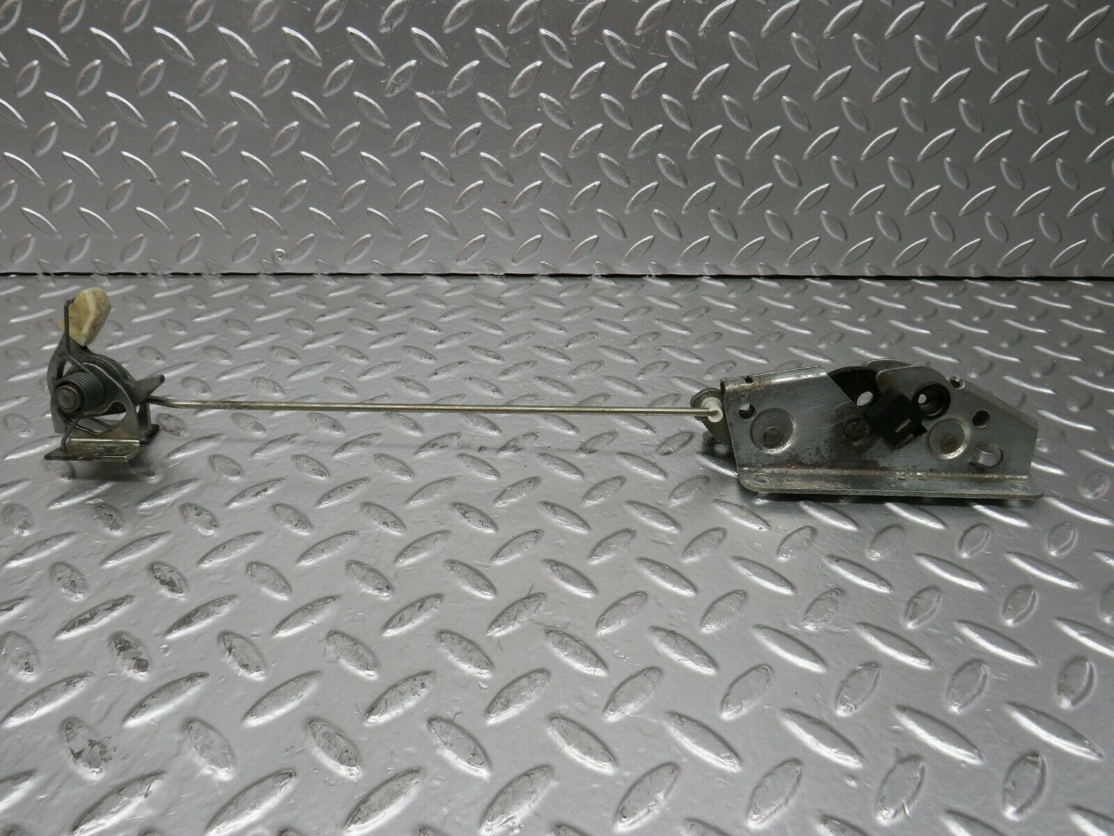 24263 Mercedes-Benz S124 220TE Wagon Rear Seat Bench Locking Mechanism Right