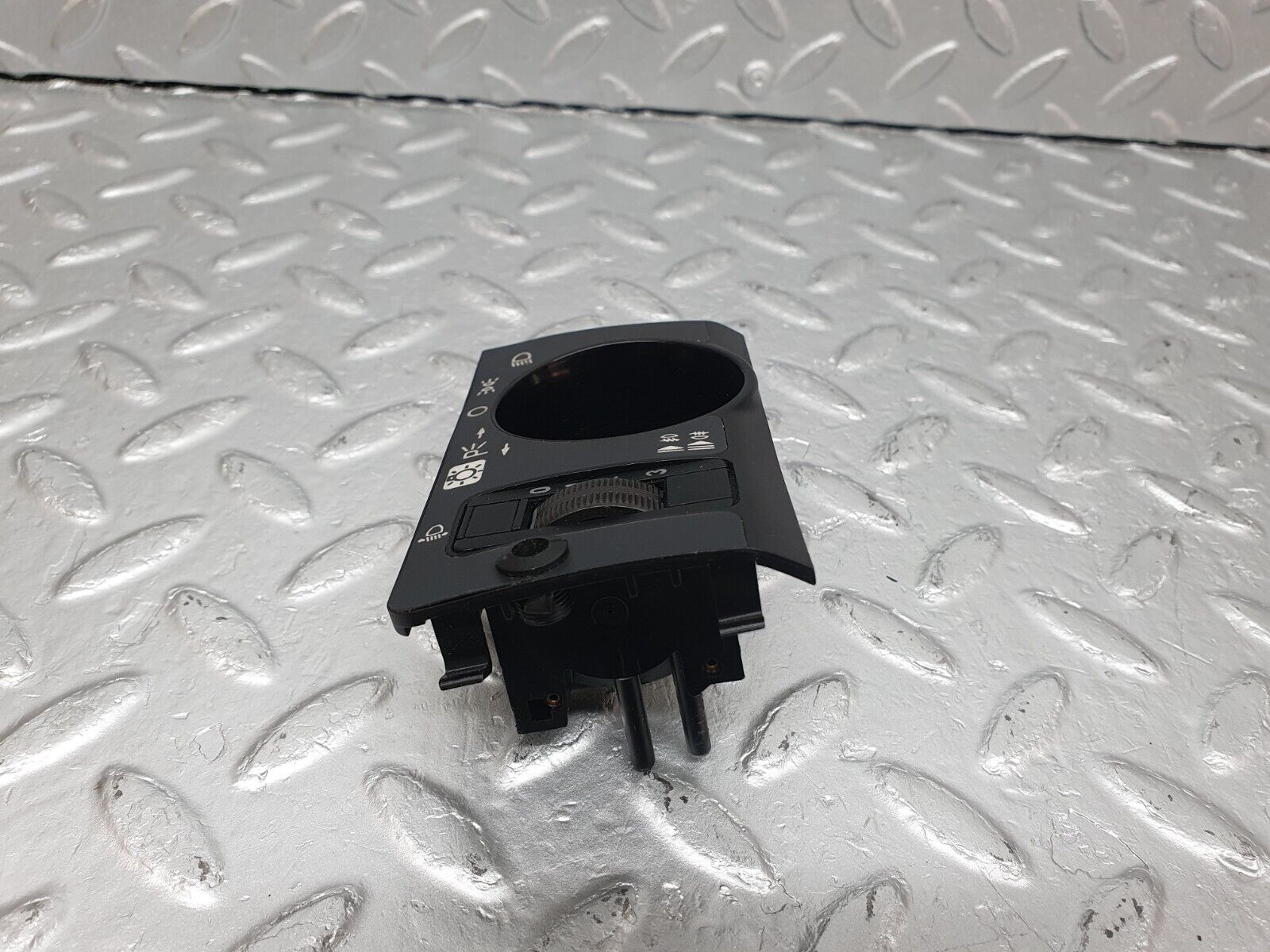 40922 Mercedes-Benz W126 300SE Headlight Switch Surround & Switch 1268000073