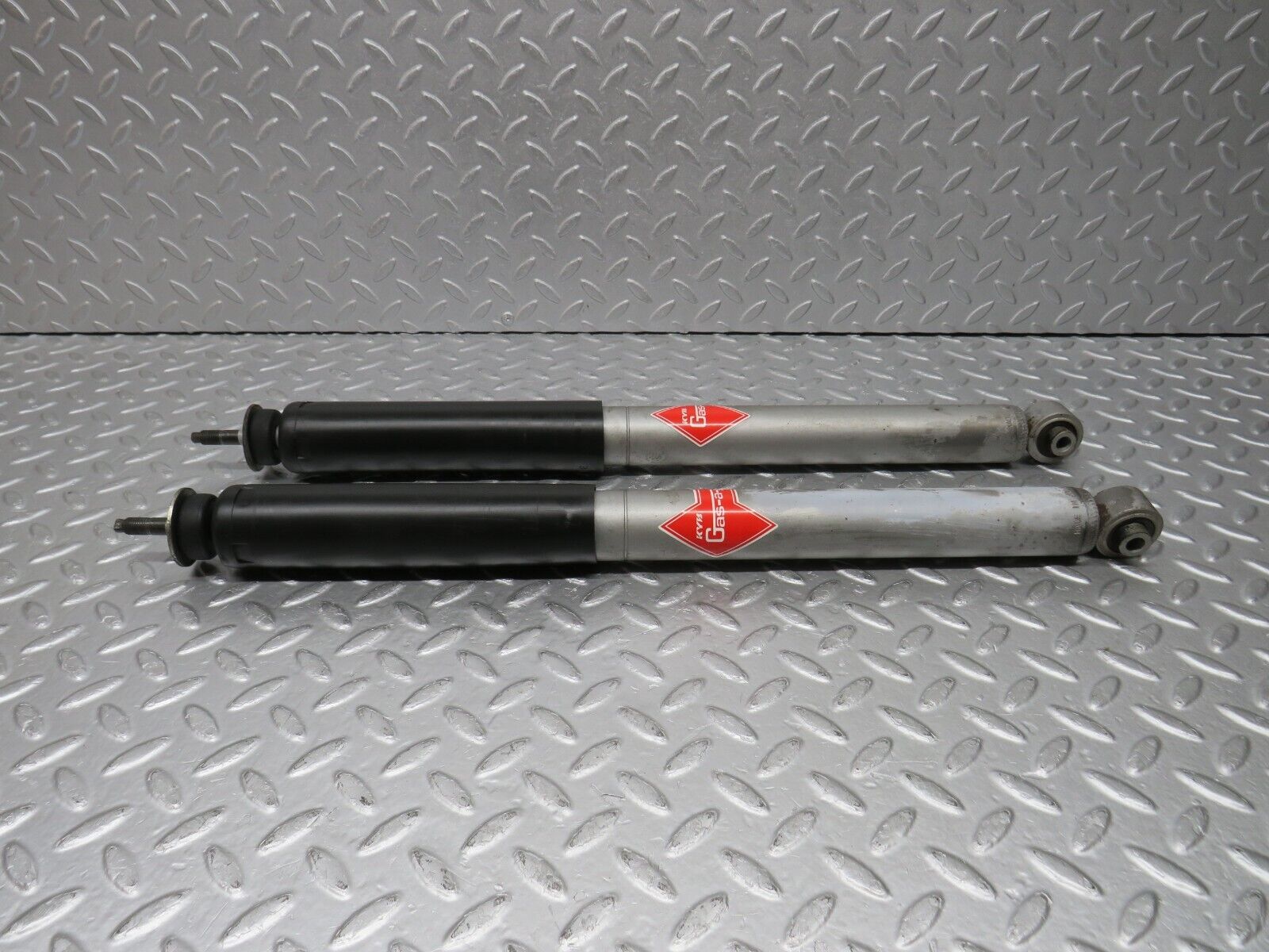38897 Mercedes-Benz W201 190E 2.6L Rear Shock Absorber Kyb 553177