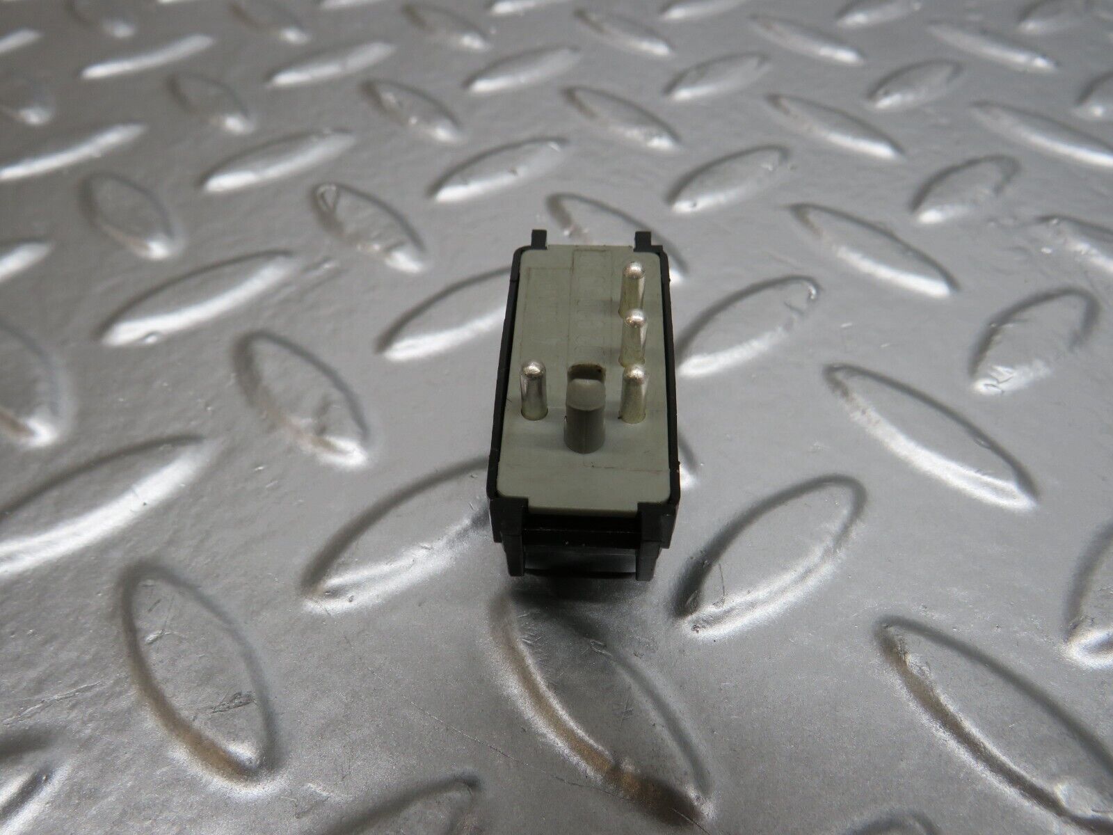 24672 Mercedes-Benz W140 S320 Central Locking Switch 2028203910