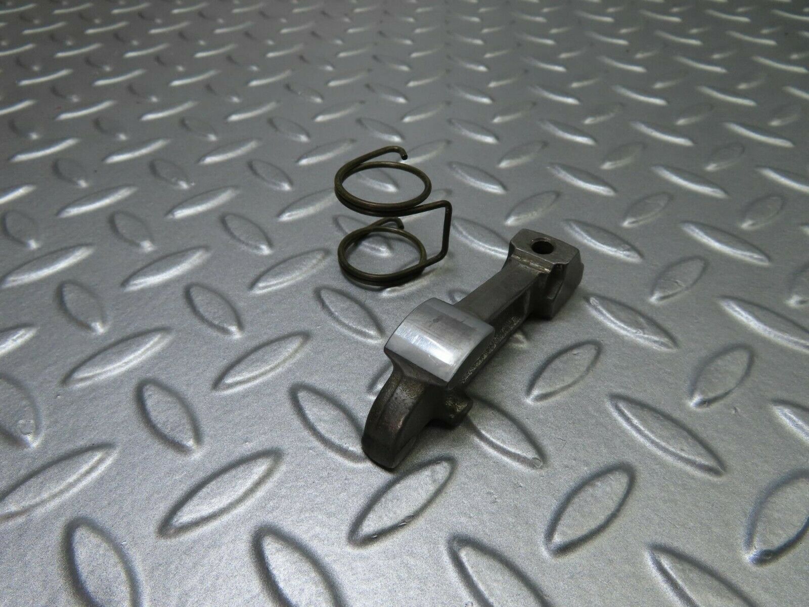 9130 Mercedes-Benz W108 Valve Rocker Arm With Retaining Spring