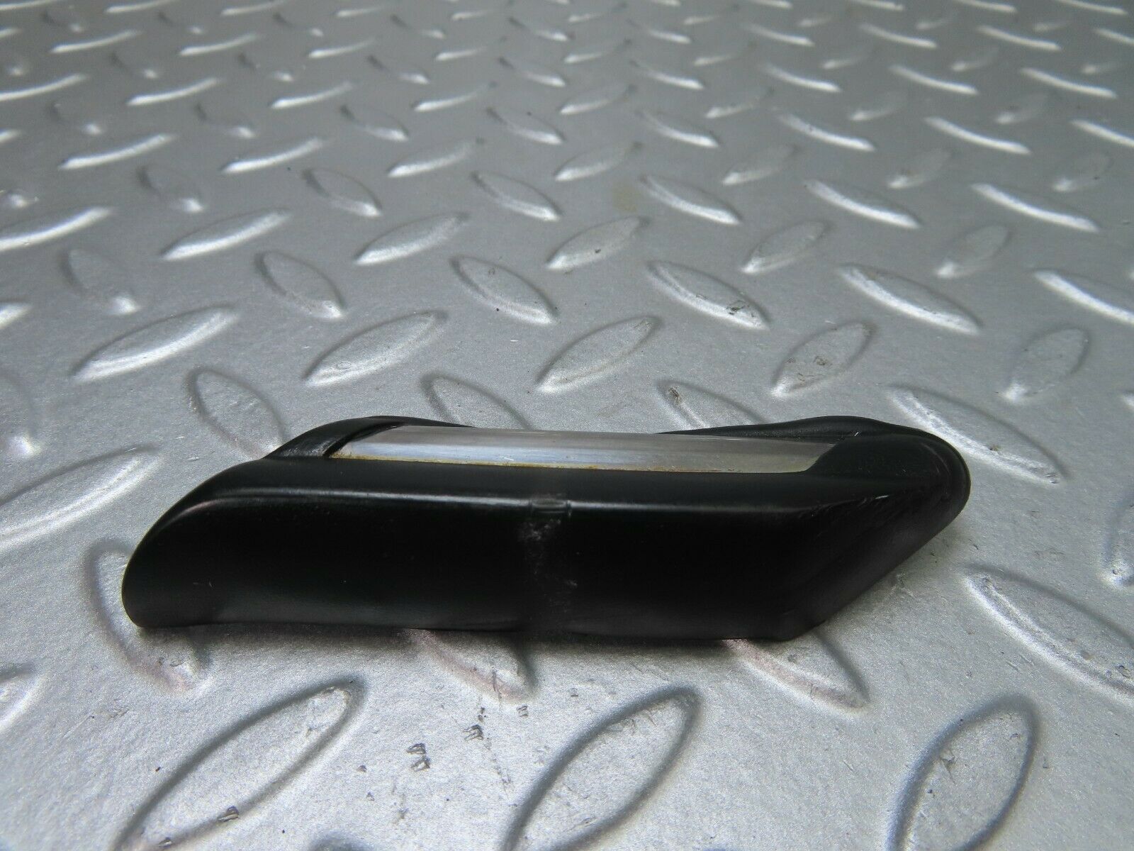 7265 Mercedes-Benz W116 450SE Rear Left Fender Wing Centre Chrome Trim