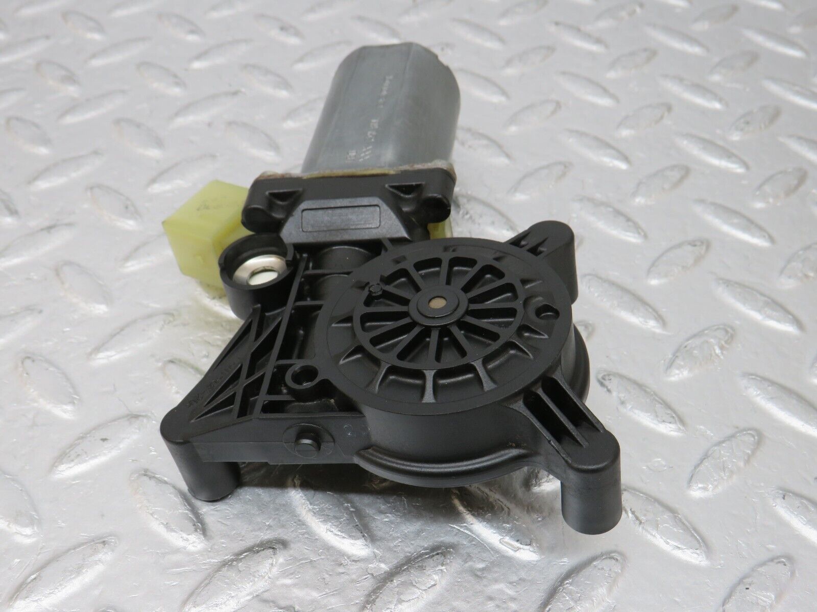 34702 Mercedes-Benz W210 320E Front Left Window Regulator Motor 0130821708